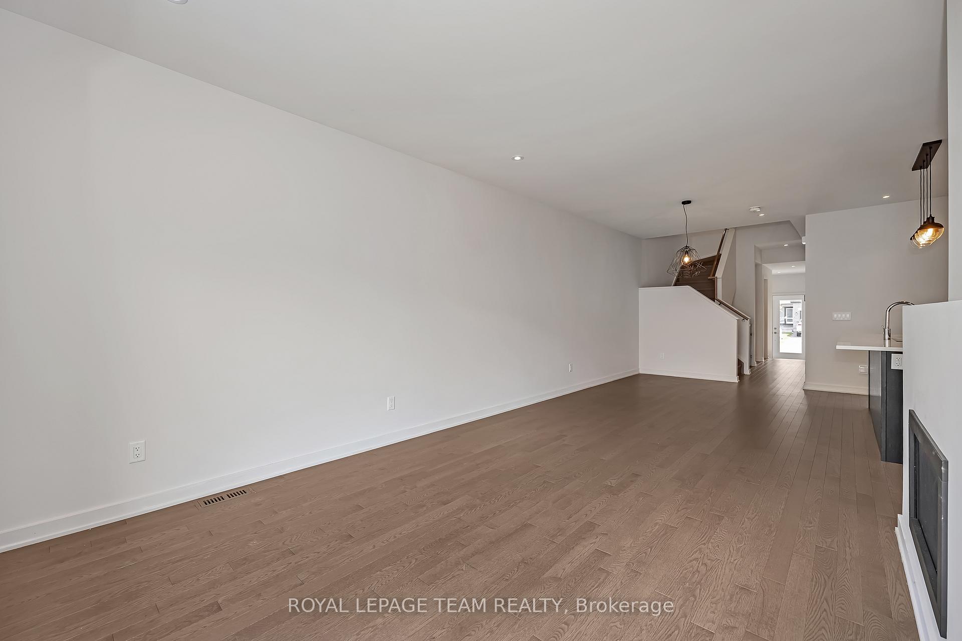 Photo 7 of 522 Borbridge Avenue, Ottawa, Riverside South/Gloucester Glen — HOMEH