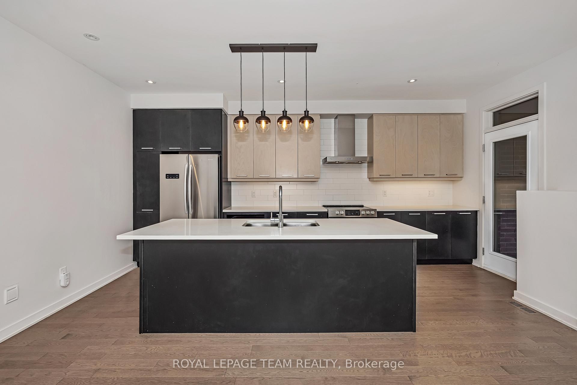 Photo 13 of 522 Borbridge Avenue, Ottawa, Riverside South/Gloucester Glen — HOMEH