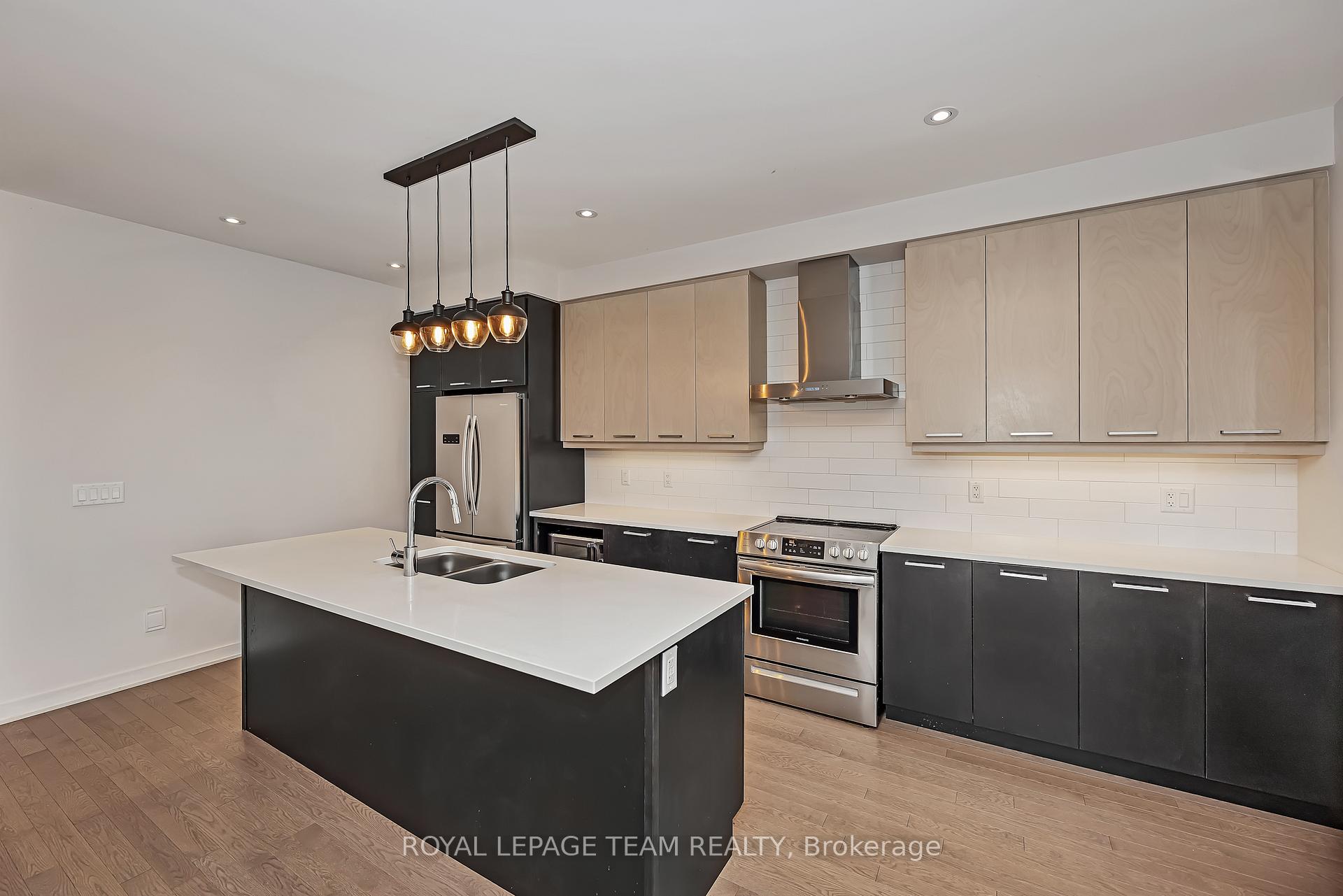 Photo 9 of 522 Borbridge Avenue, Ottawa, Riverside South/Gloucester Glen — HOMEH