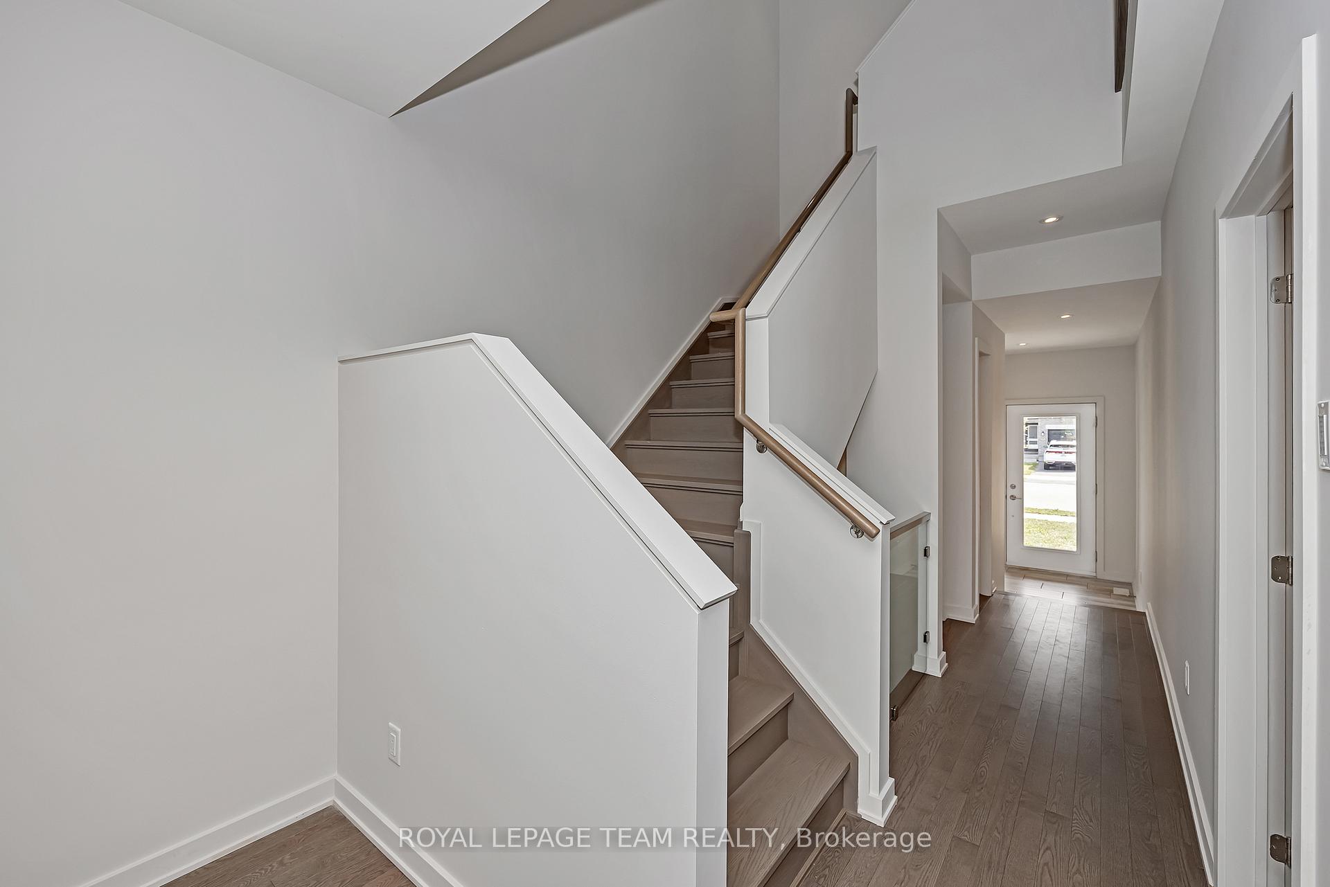 Photo 15 of 522 Borbridge Avenue, Ottawa, Riverside South/Gloucester Glen — HOMEH