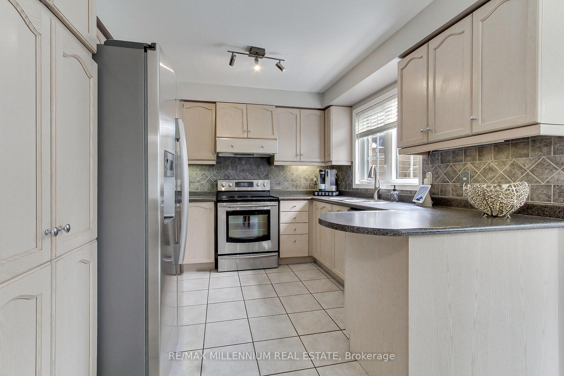 Photo 21 of 60 Mainard Crescent, Brampton, Sandringham-Wellington — HOMEH