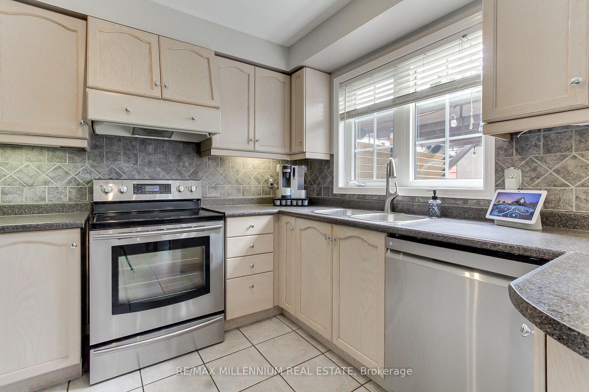 Photo 5 of 60 Mainard Crescent, Brampton, Sandringham-Wellington — HOMEH