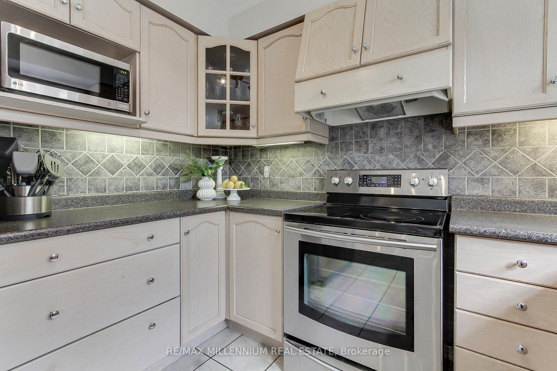 Photo 17 of 60 Mainard Crescent, Brampton, Sandringham-Wellington — HOMEH