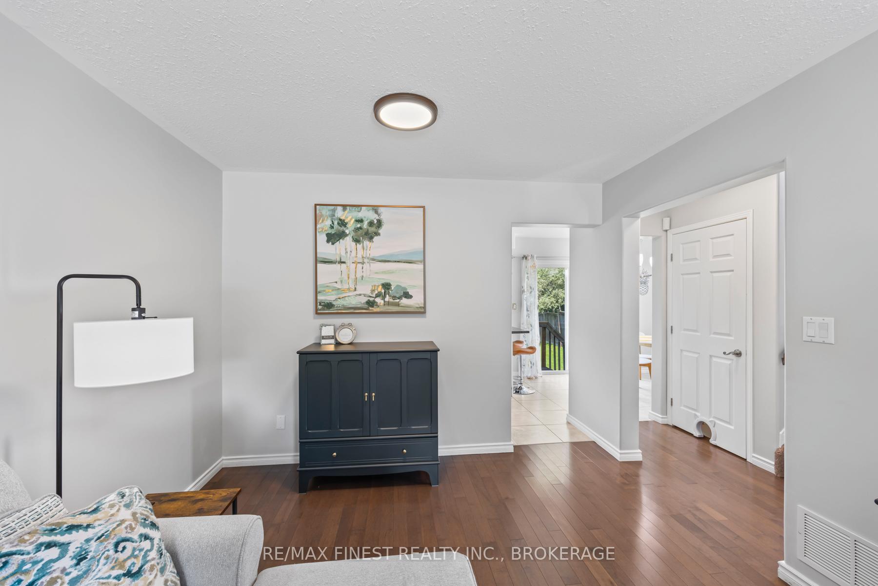 Photo 9 of 1408 Thornwood Crescent, Kingston, City Northwest — HOMEH