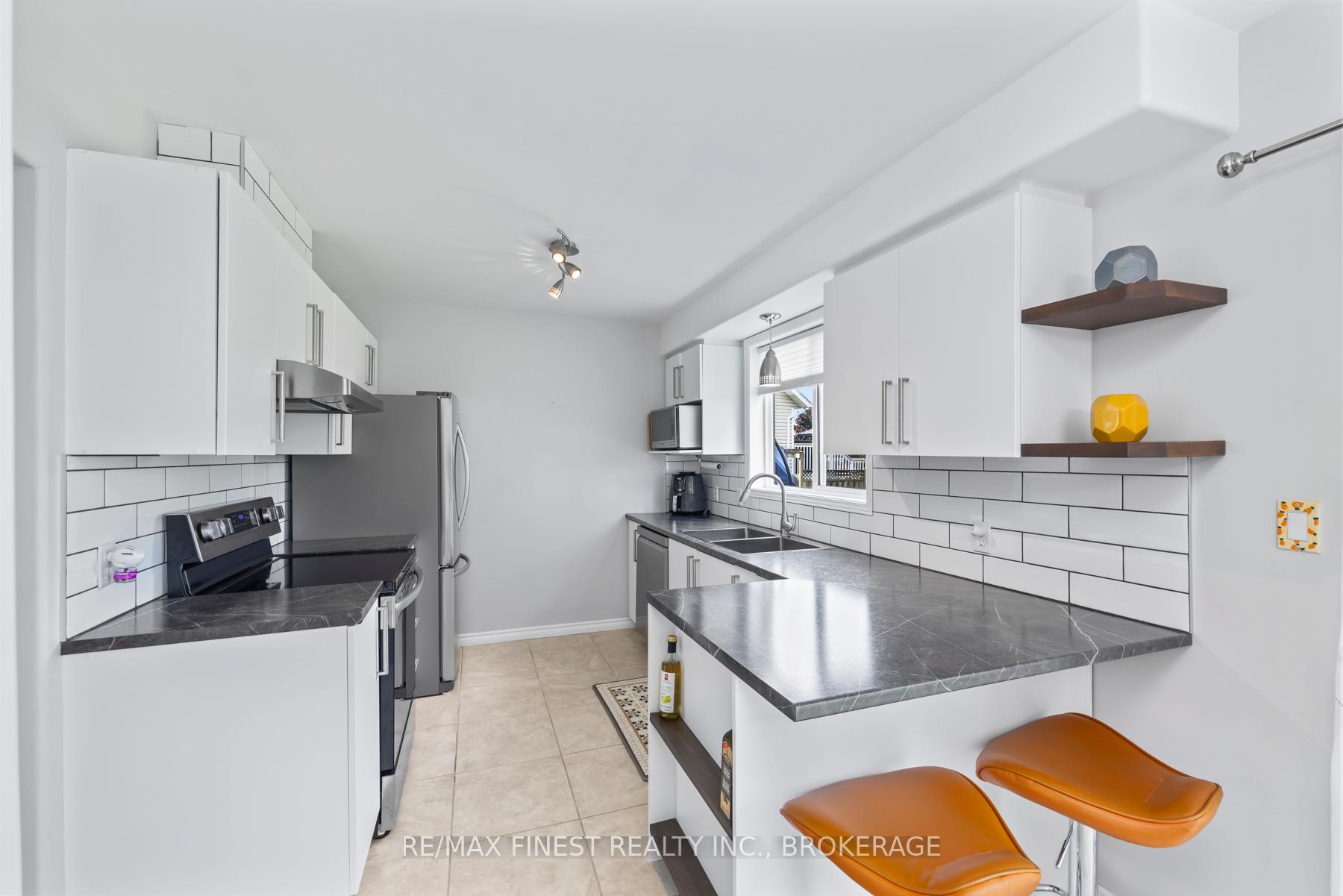 Photo 8 of 1408 Thornwood Crescent, Kingston, City Northwest — HOMEH