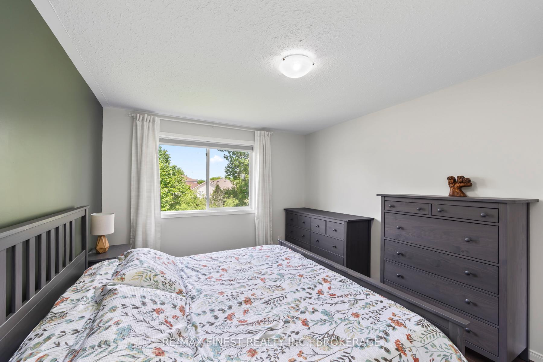 Photo 30 of 1408 Thornwood Crescent, Kingston, City Northwest — HOMEH