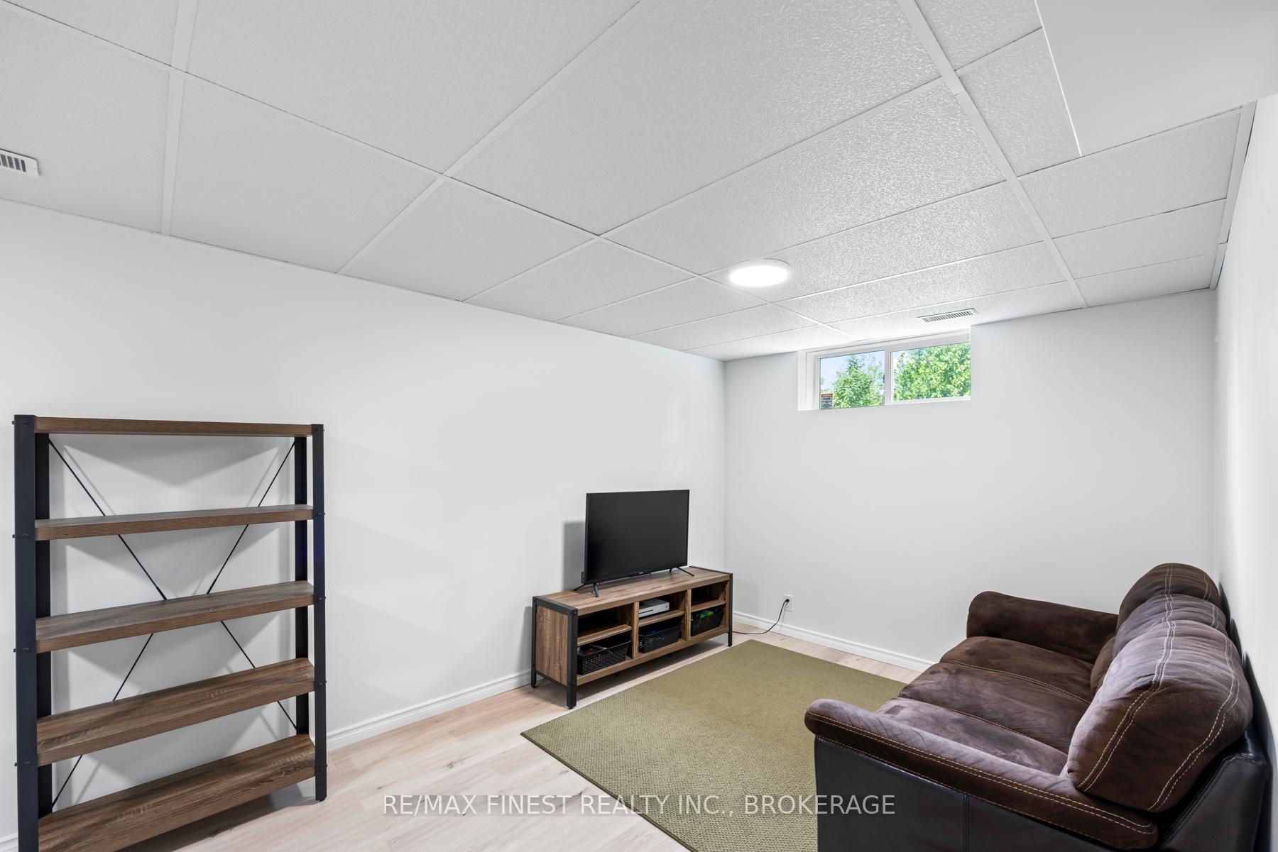 Photo 31 of 1408 Thornwood Crescent, Kingston, City Northwest — HOMEH