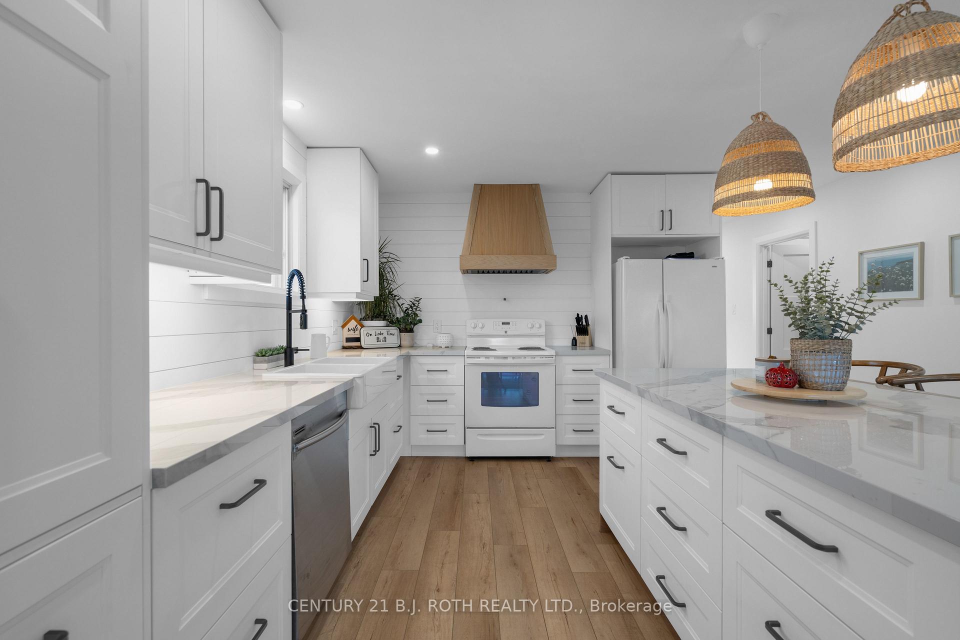 Photo 7 of 56 Gray Lane, Barrie, South Shore — HOMEH