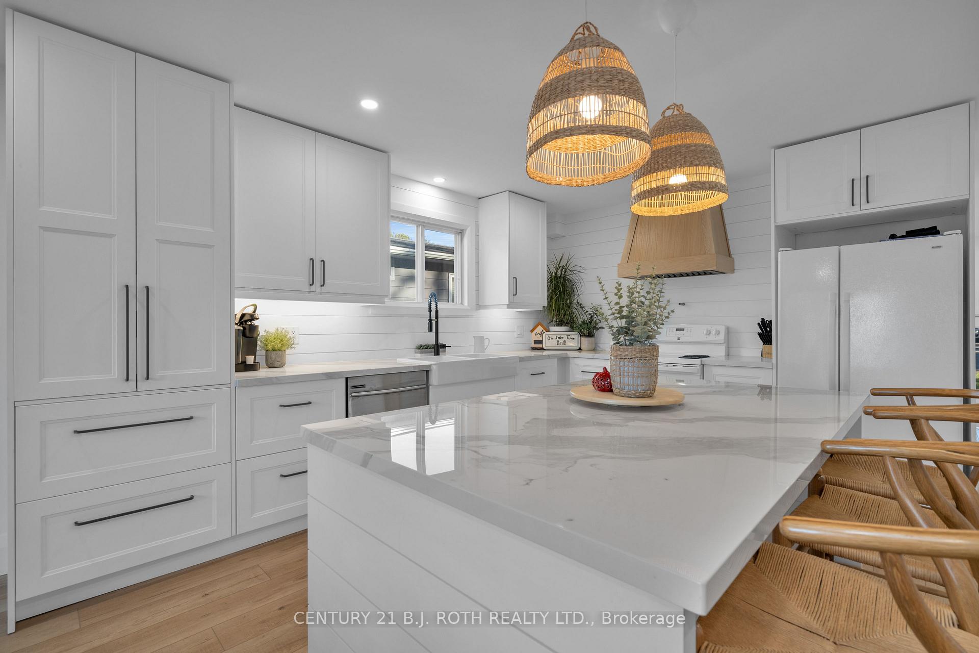 Photo 2 of 56 Gray Lane, Barrie, South Shore — HOMEH