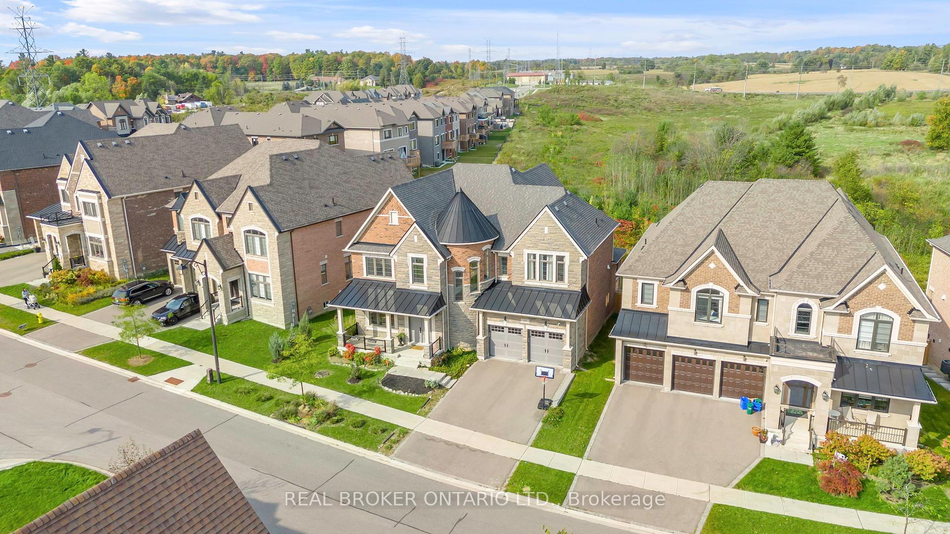 Photo 4 of 18 Ridgepoint Road, Vaughan, Kleinburg — HOMEH