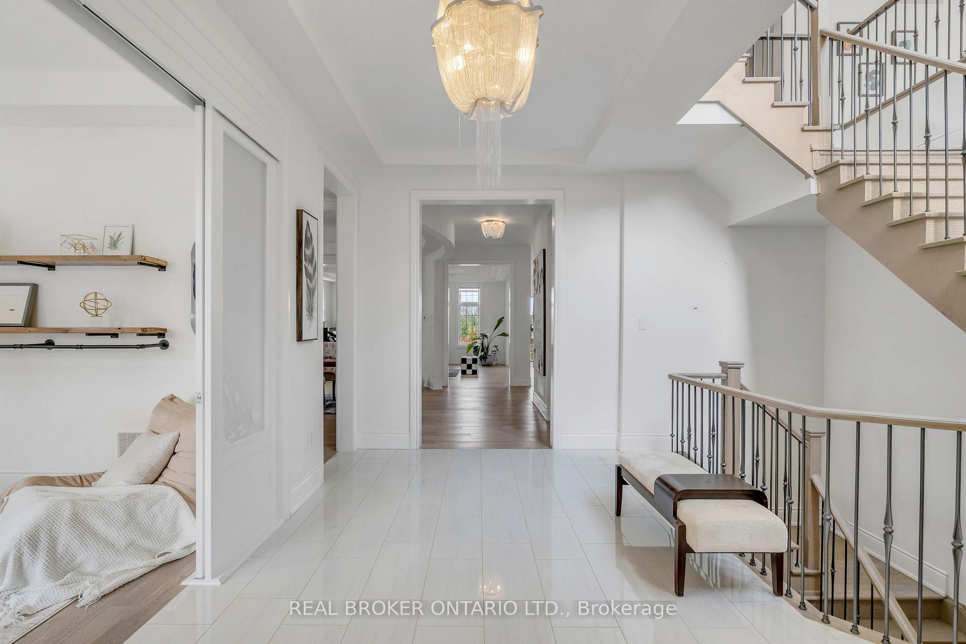 Photo 2 of 18 Ridgepoint Road, Vaughan, Kleinburg — HOMEH