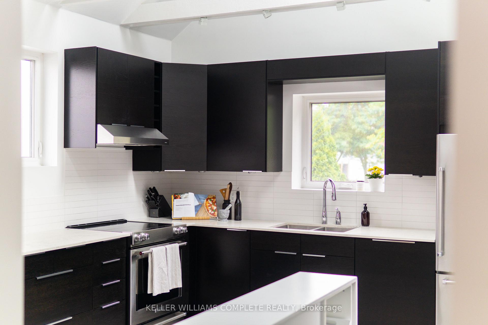 Photo 12 of 124 Locke Street N, Hamilton, Strathcona — HOMEH