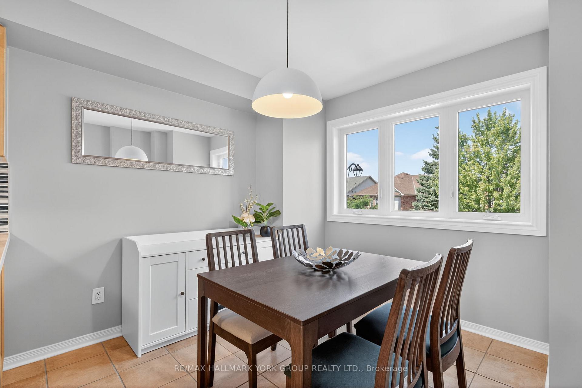 Photo 4 of 45 Baywell Crescent, Aurora, Bayview Wellington — HOMEH