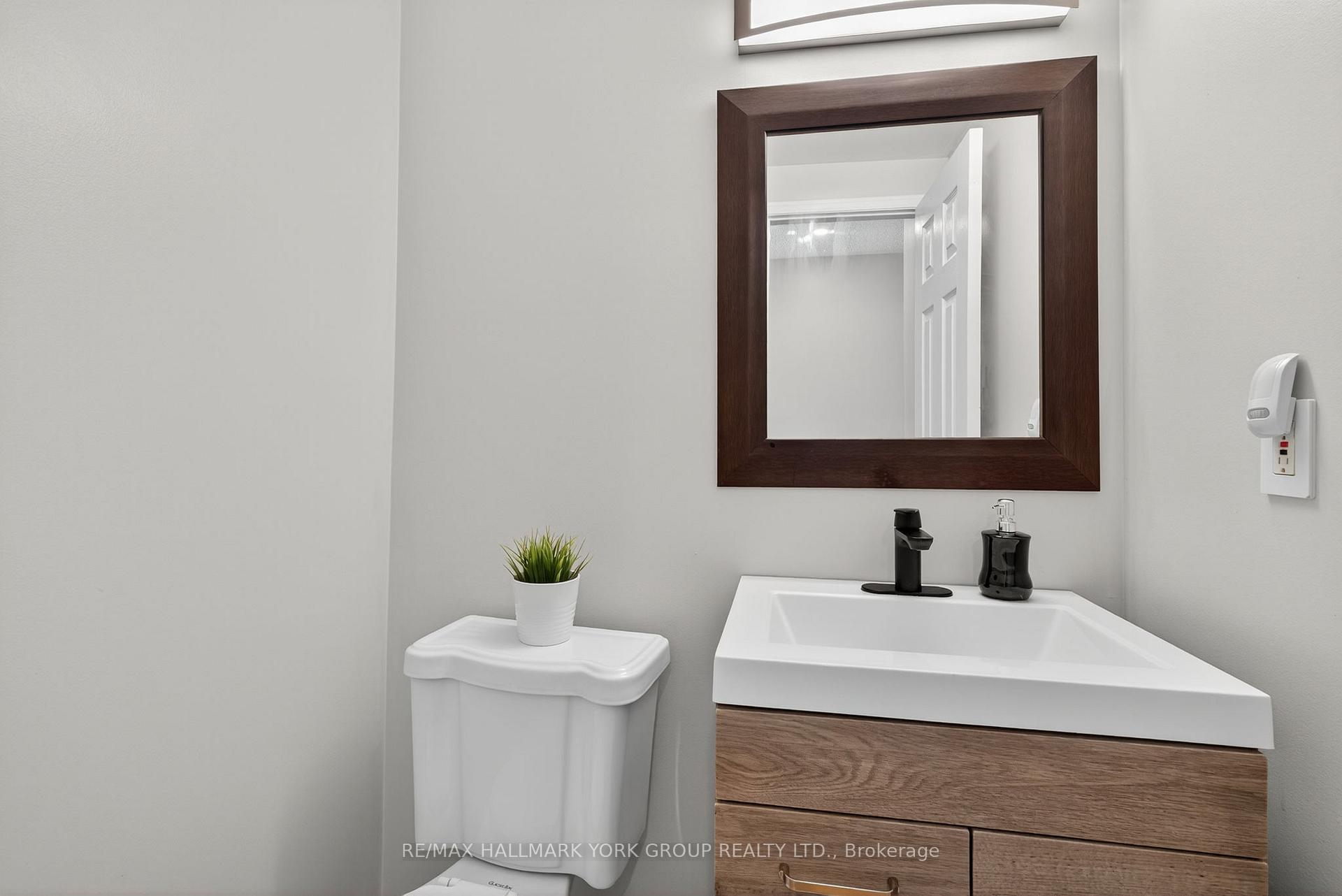 Photo 10 of 45 Baywell Crescent, Aurora, Bayview Wellington — HOMEH