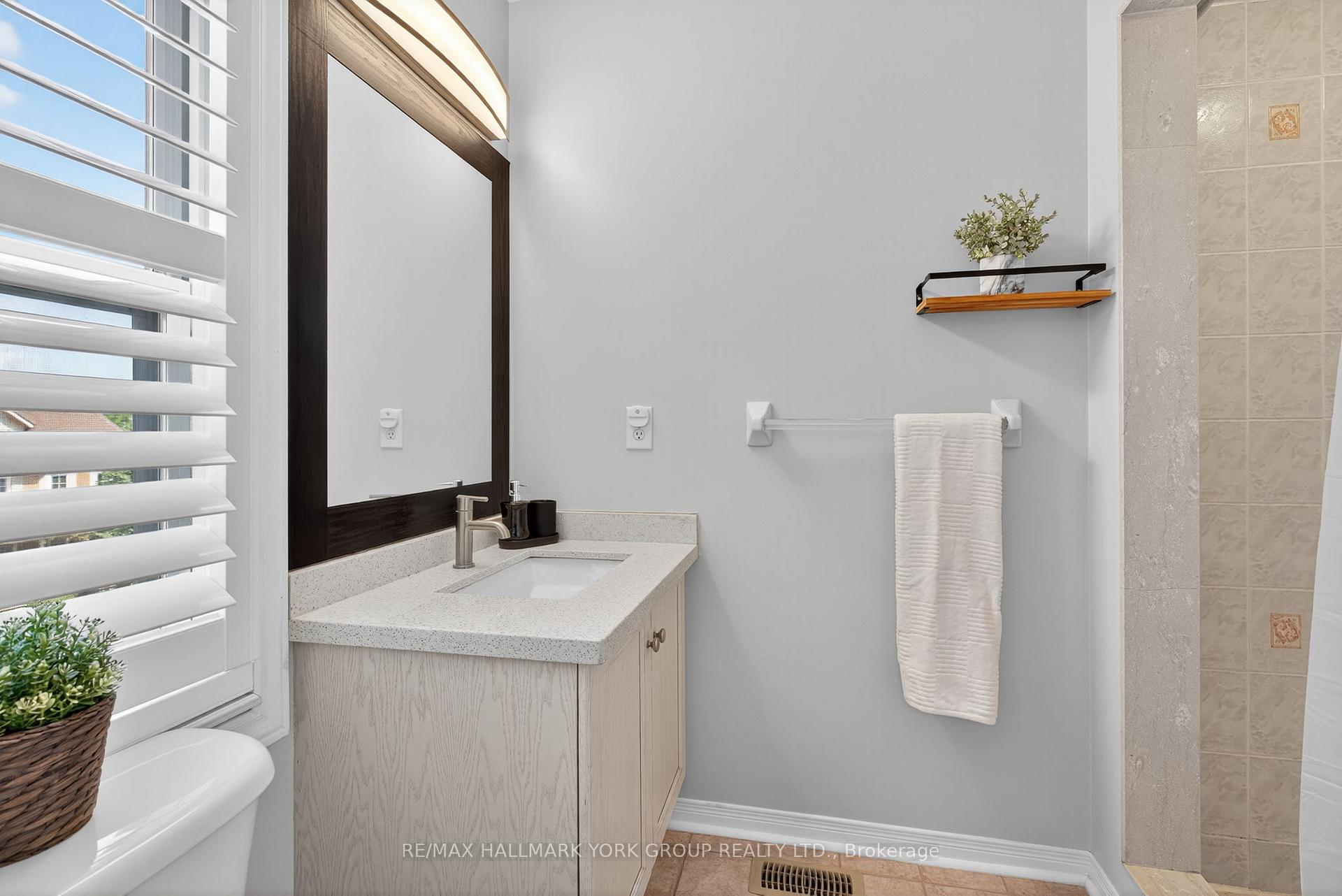 Photo 8 of 45 Baywell Crescent, Aurora, Bayview Wellington — HOMEH
