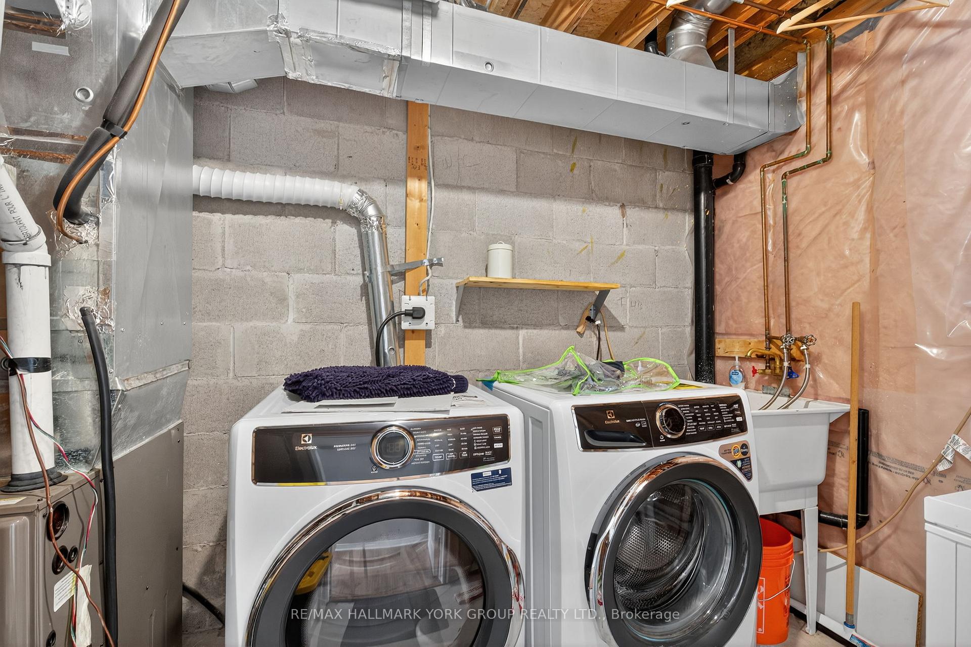 Photo 17 of 45 Baywell Crescent, Aurora, Bayview Wellington — HOMEH