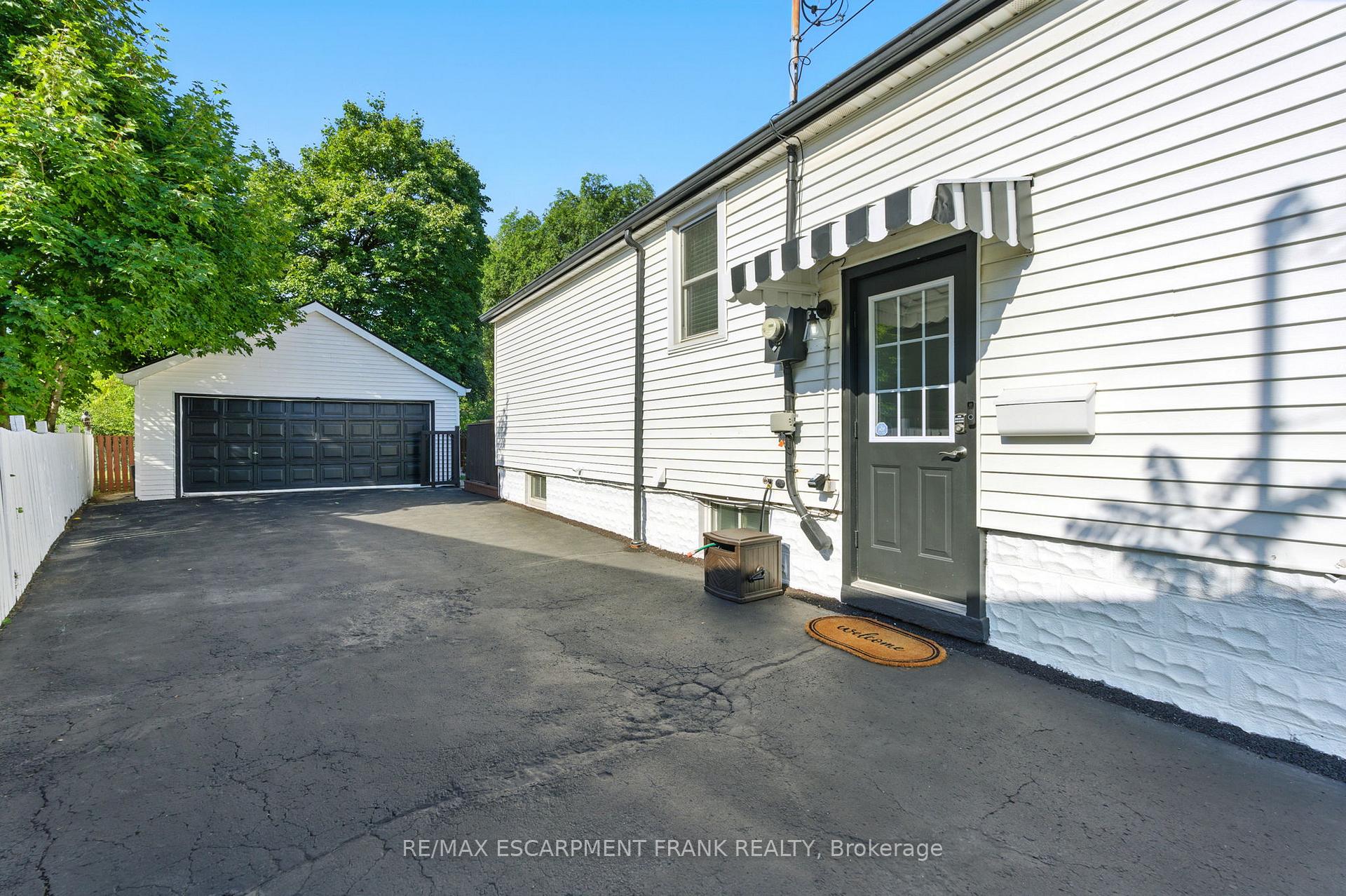 Photo 13 of 64 Vola Court, Hamilton, Centremount — HOMEH