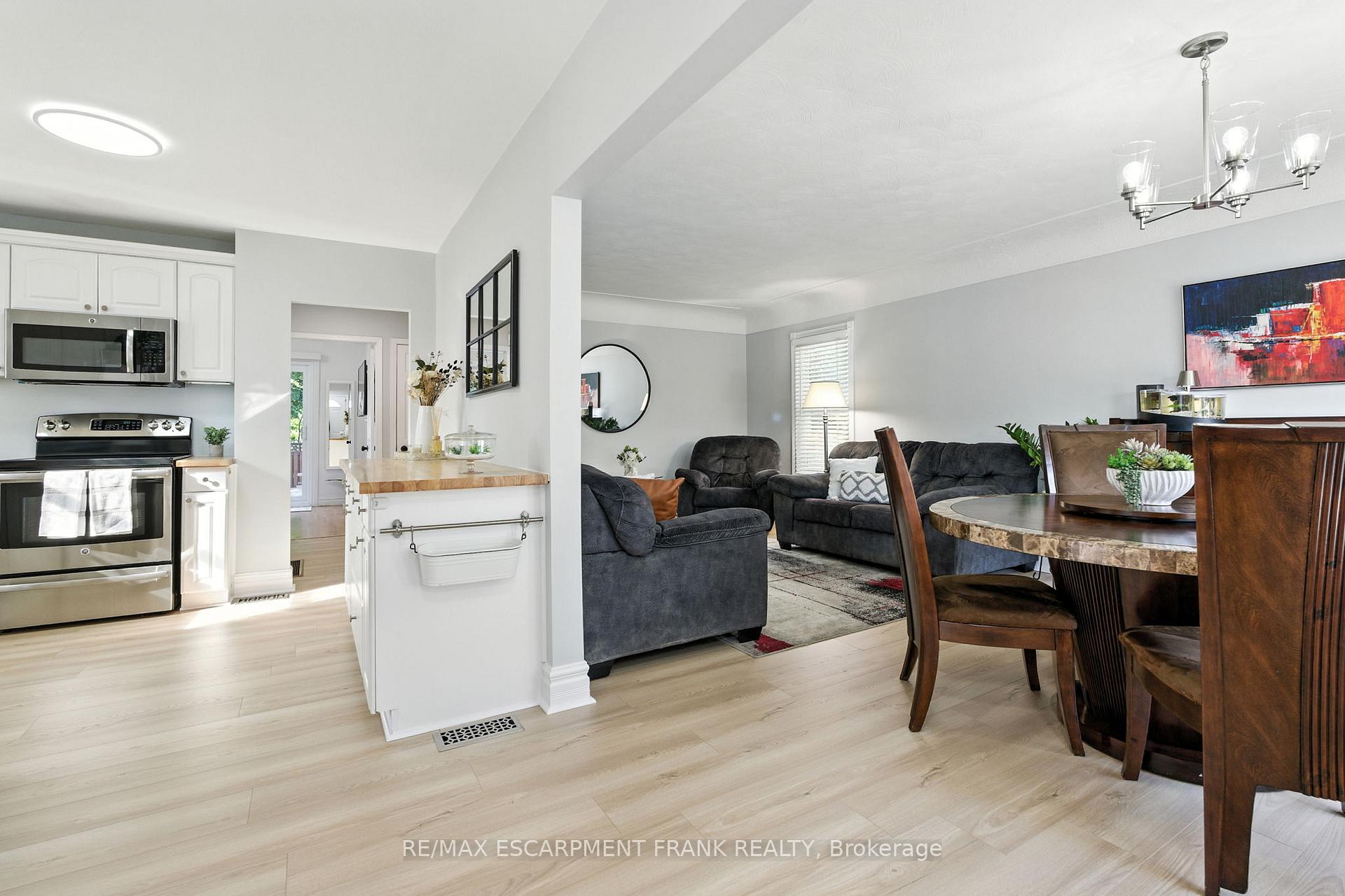 Photo 2 of 64 Vola Court, Hamilton, Centremount — HOMEH