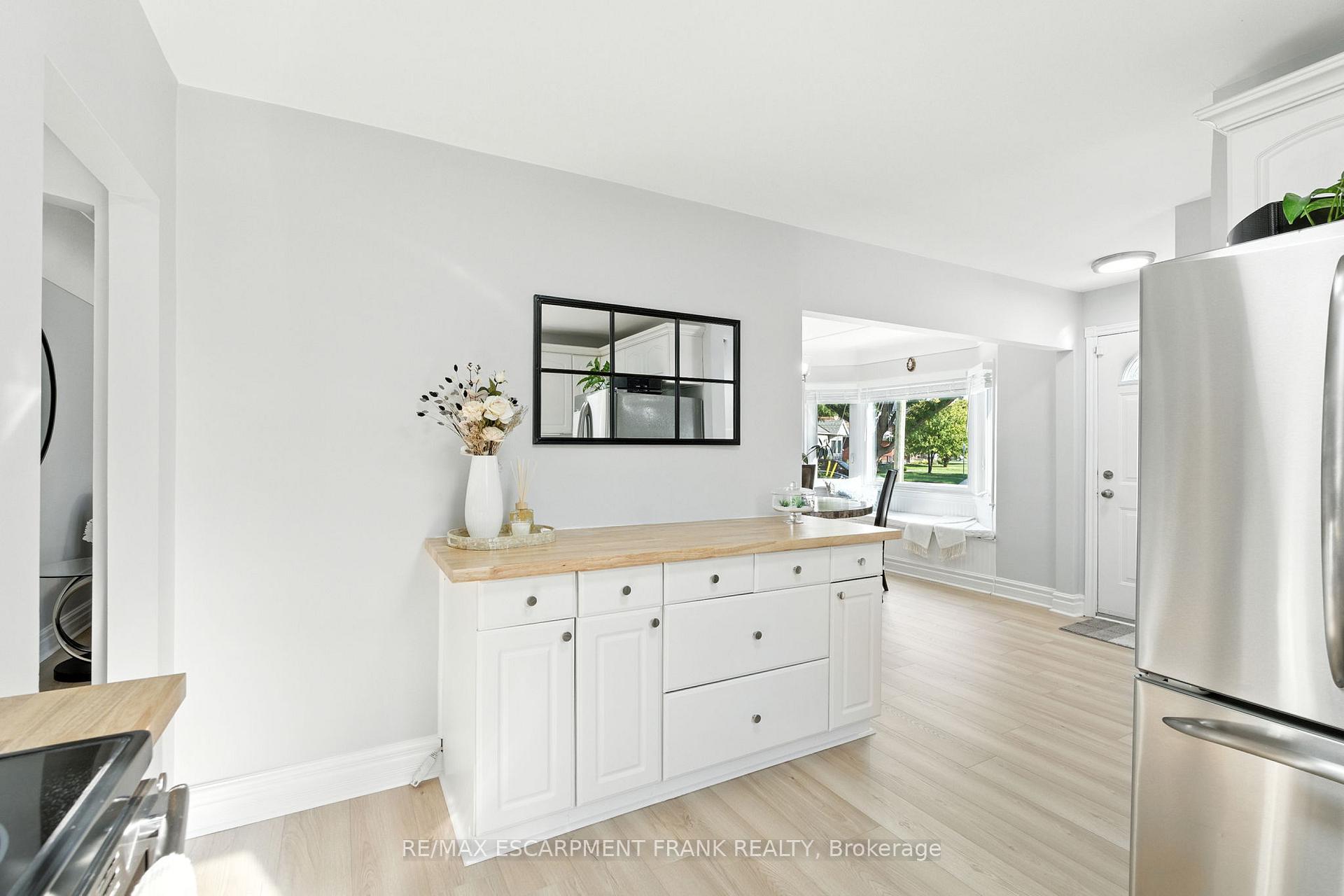 Photo 16 of 64 Vola Court, Hamilton, Centremount — HOMEH