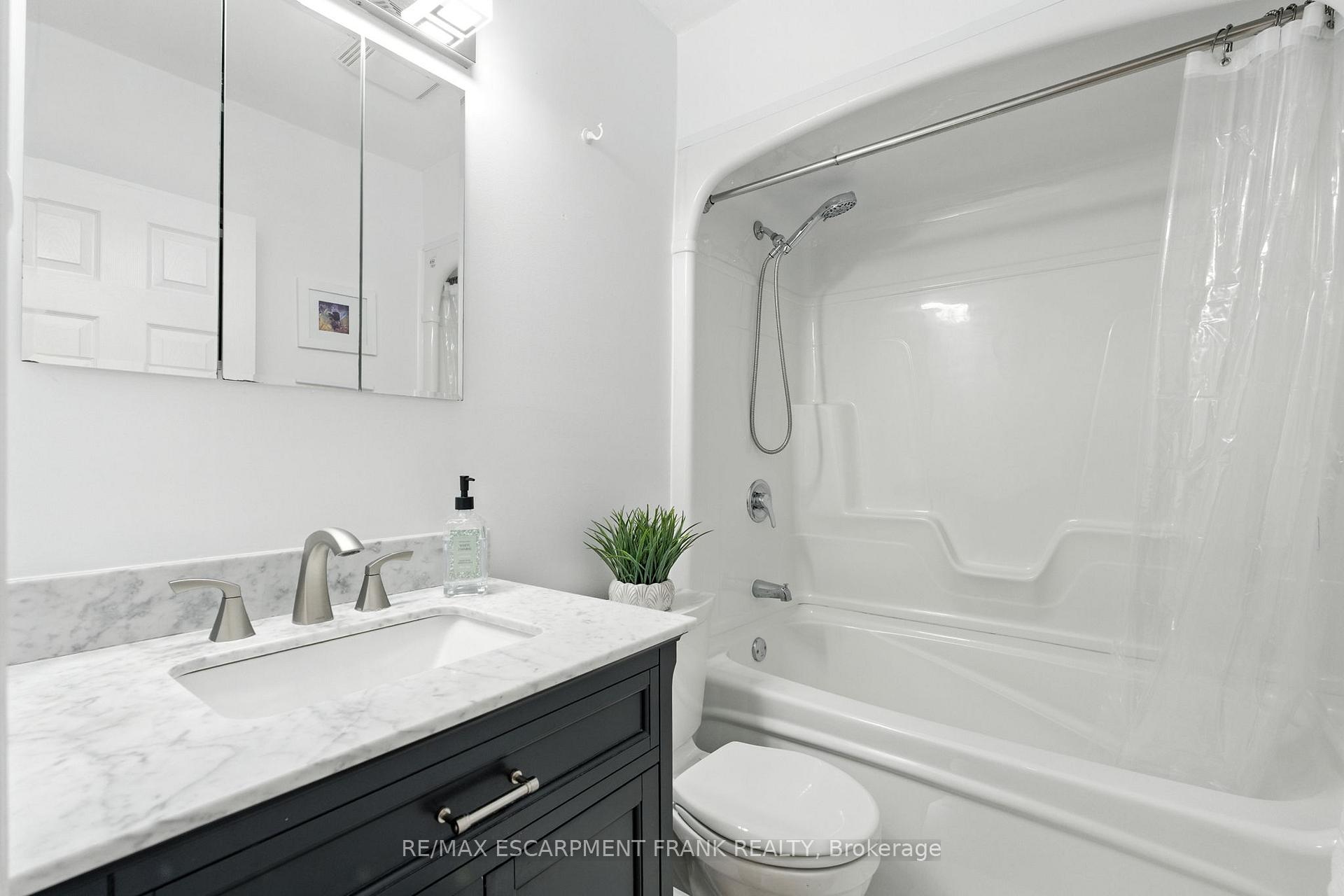 Photo 46 of 64 Vola Court, Hamilton, Centremount — HOMEH