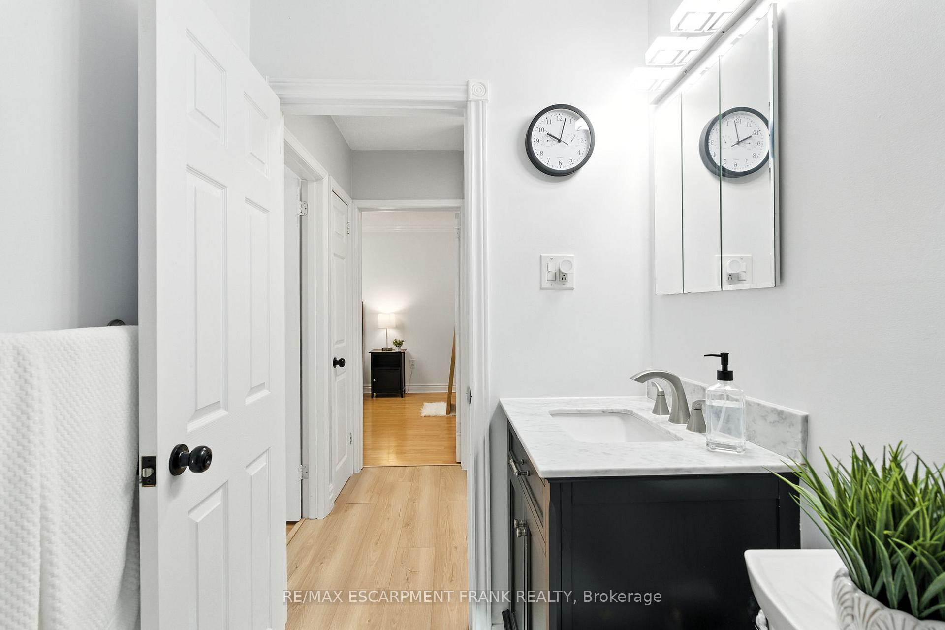 Photo 7 of 64 Vola Court, Hamilton, Centremount — HOMEH