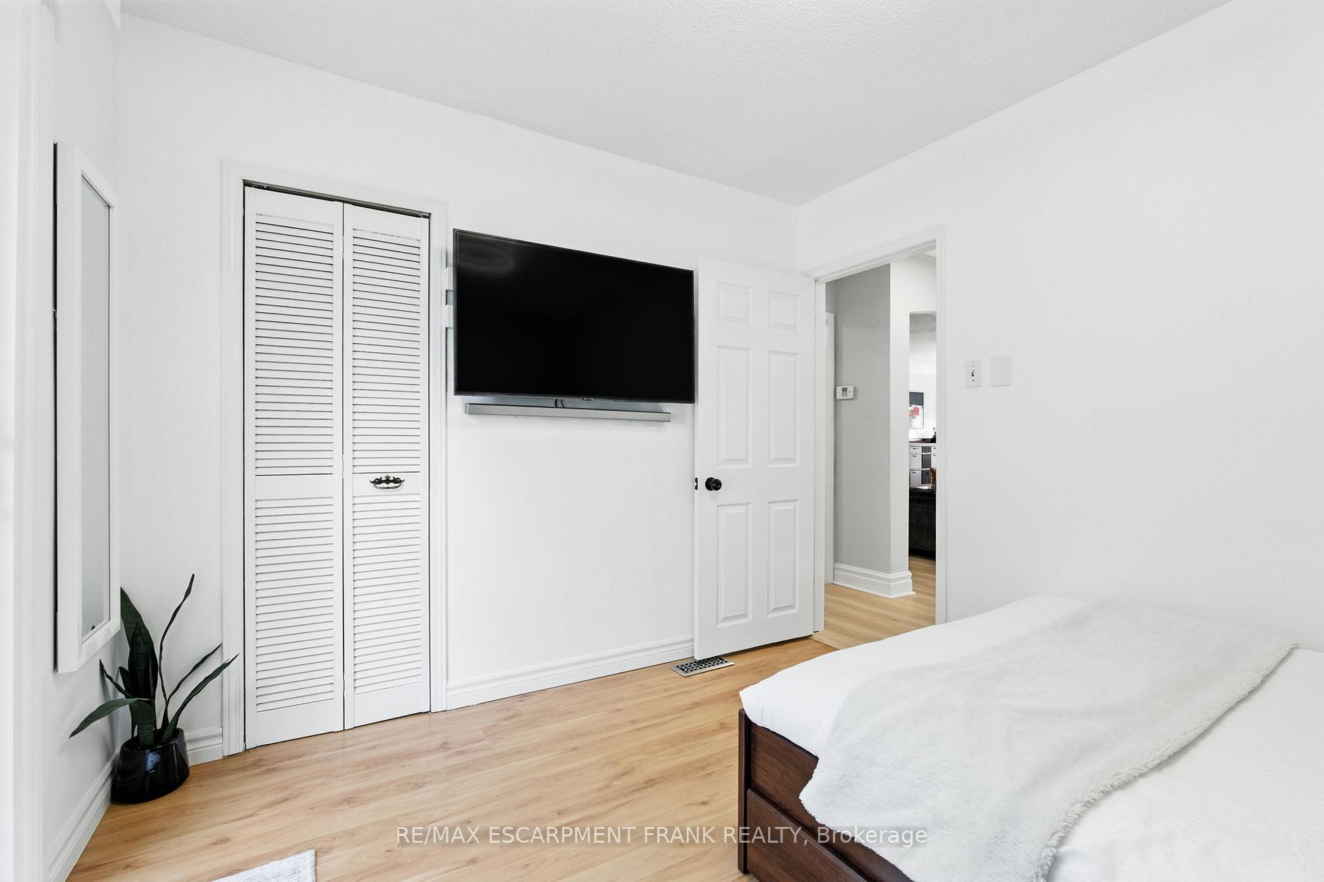 Photo 42 of 64 Vola Court, Hamilton, Centremount — HOMEH