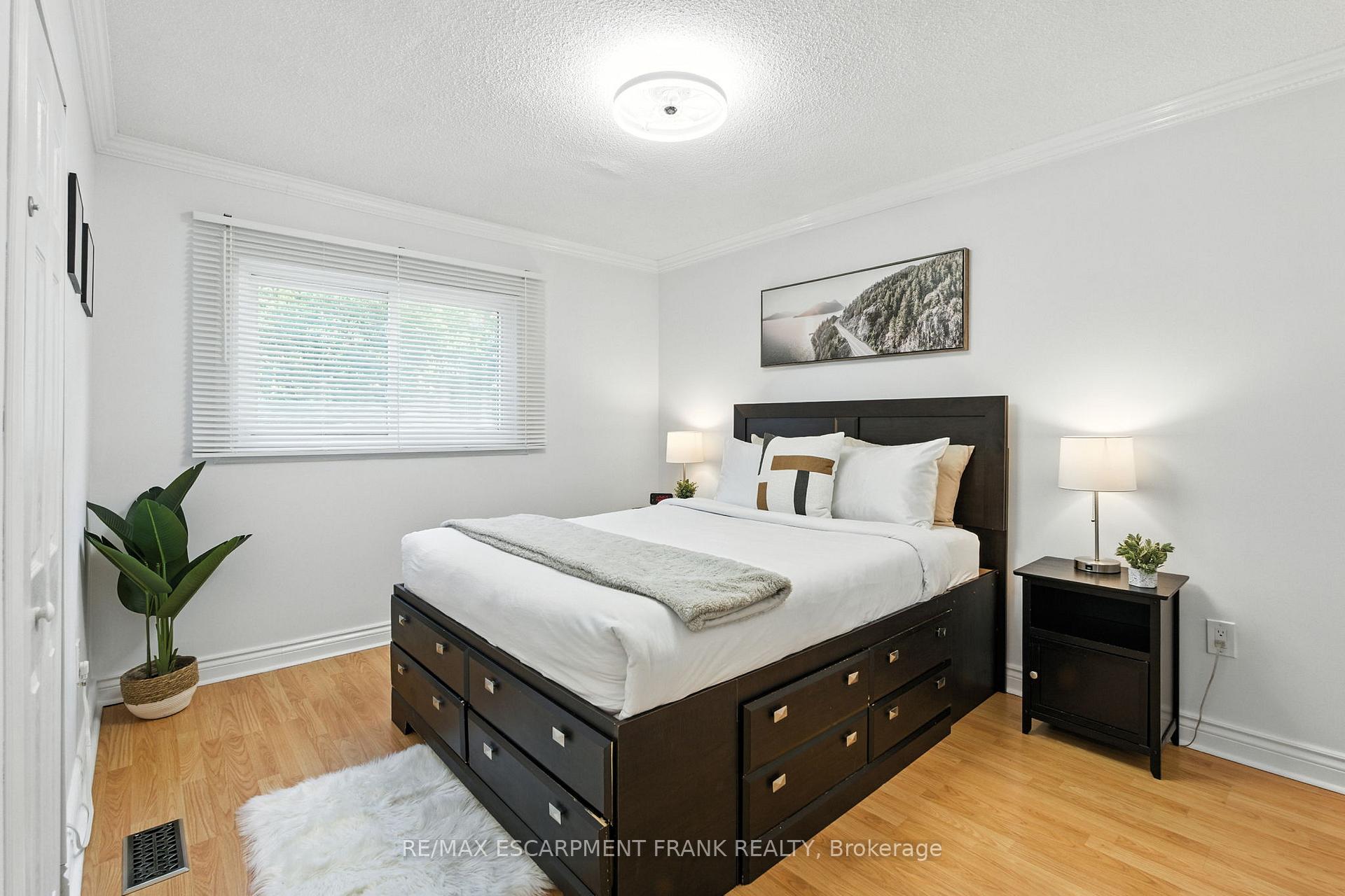 Photo 27 of 64 Vola Court, Hamilton, Centremount — HOMEH