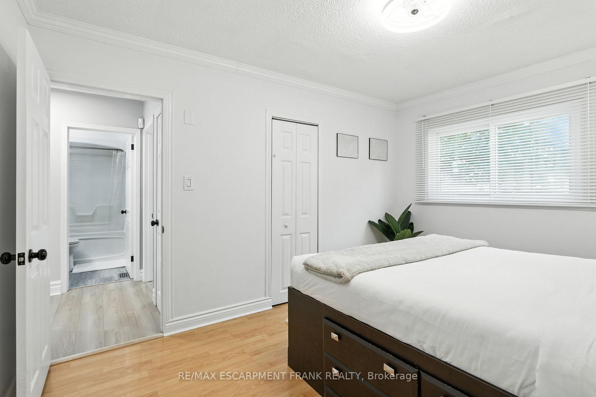 Photo 33 of 64 Vola Court, Hamilton, Centremount — HOMEH