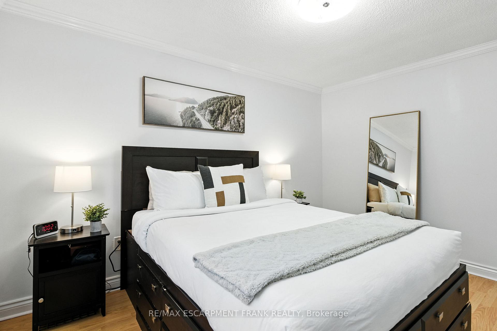 Photo 18 of 64 Vola Court, Hamilton, Centremount — HOMEH