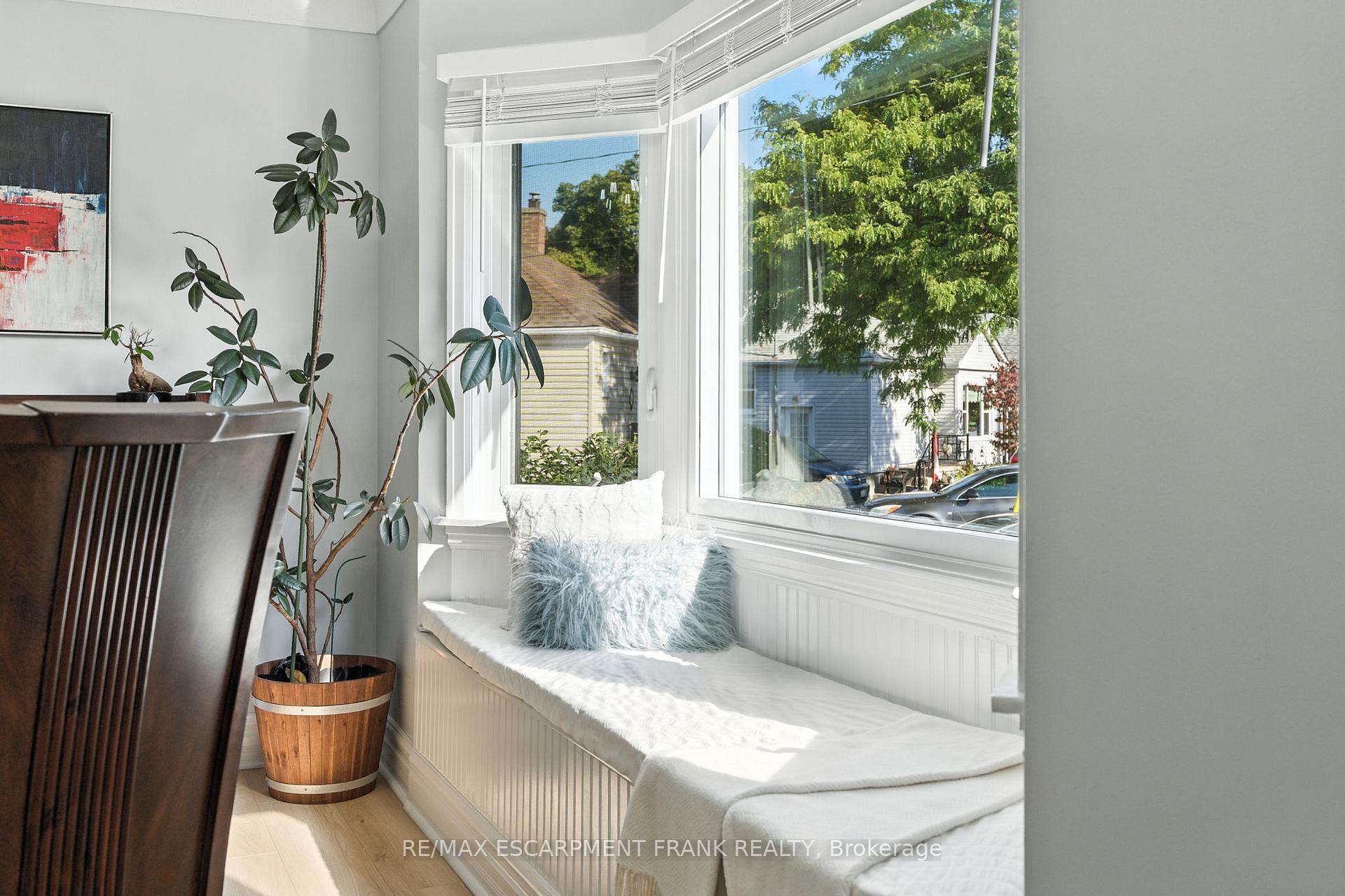 Photo 9 of 64 Vola Court, Hamilton, Centremount — HOMEH