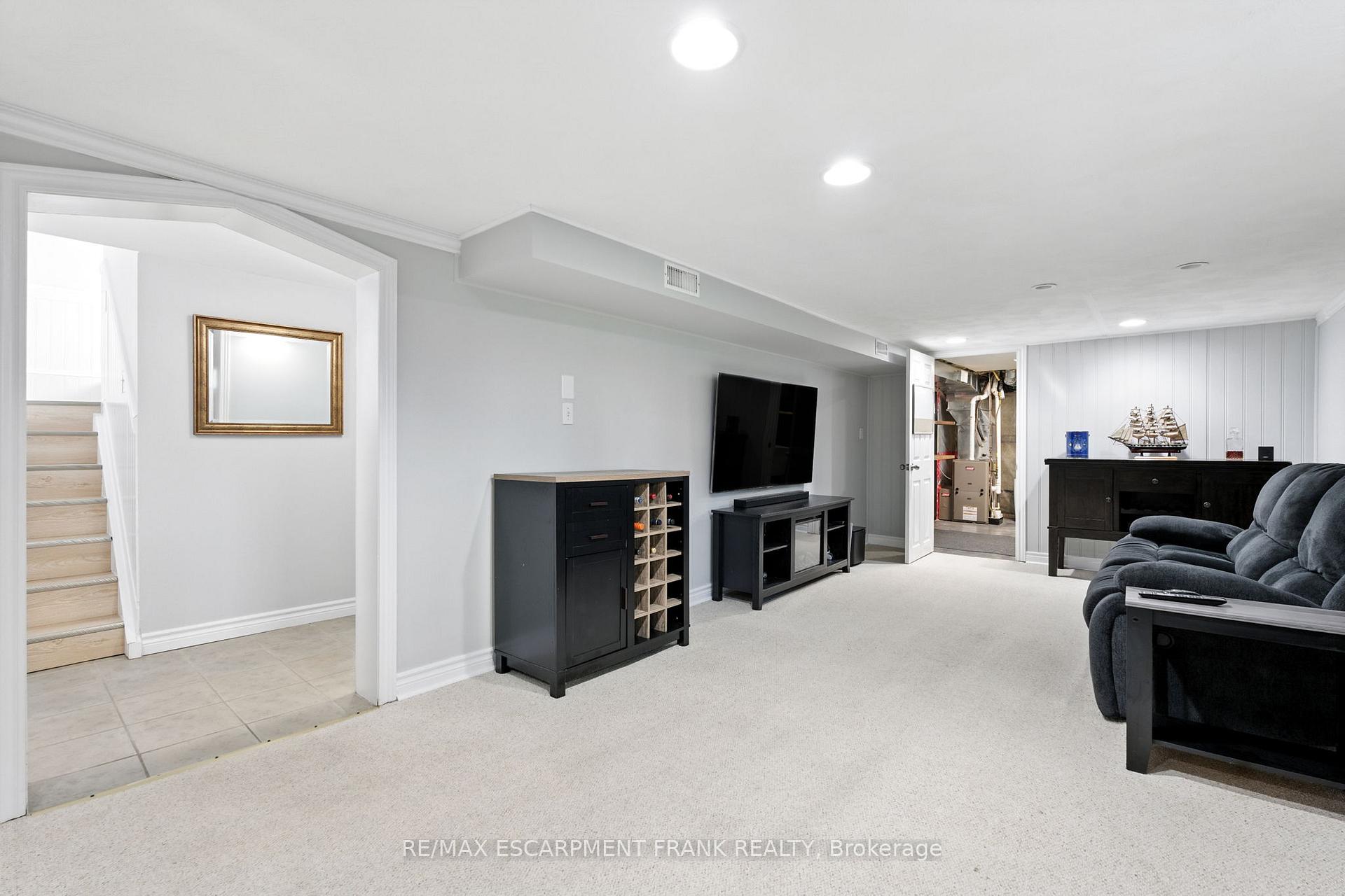Photo 38 of 64 Vola Court, Hamilton, Centremount — HOMEH