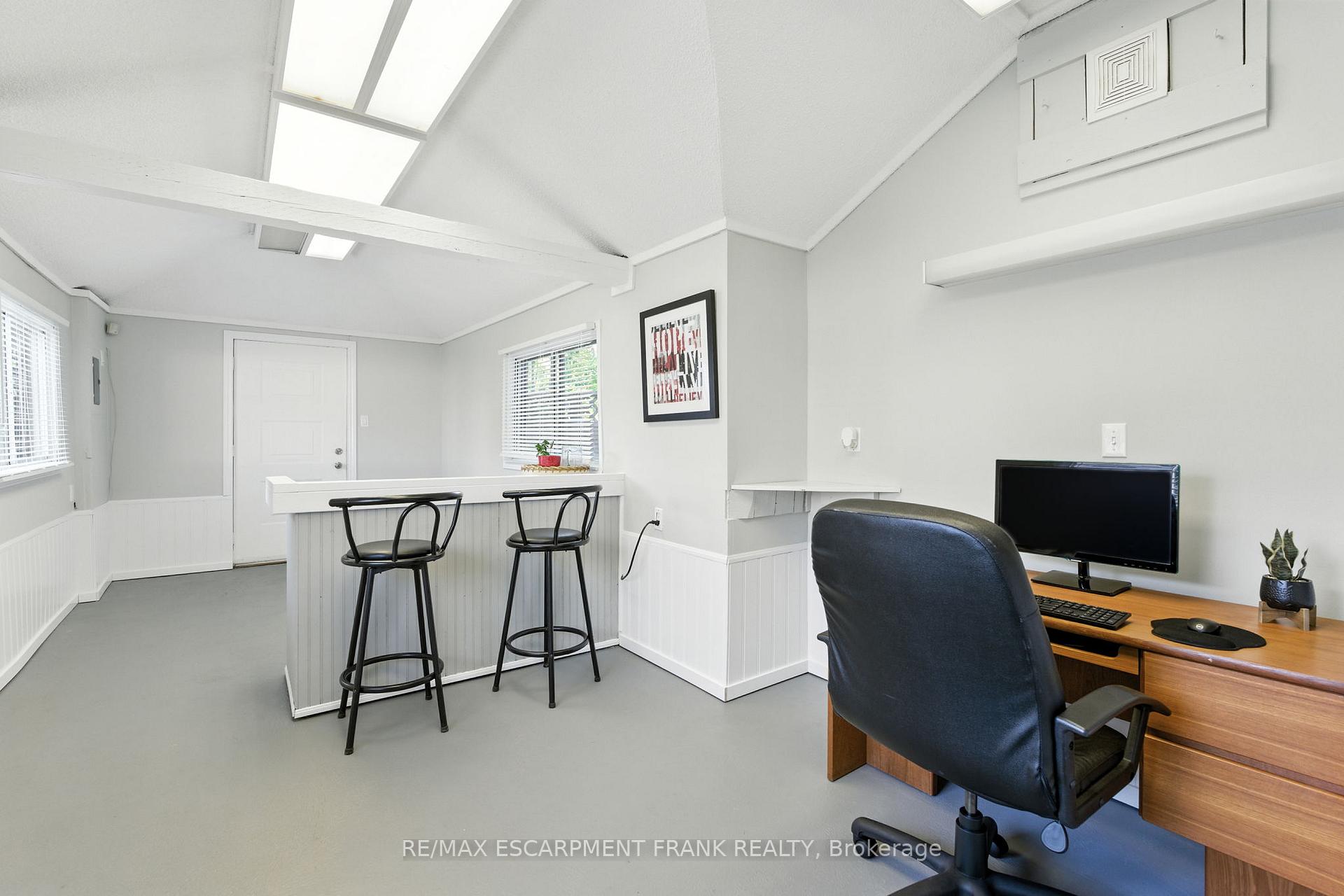 Photo 14 of 64 Vola Court, Hamilton, Centremount — HOMEH