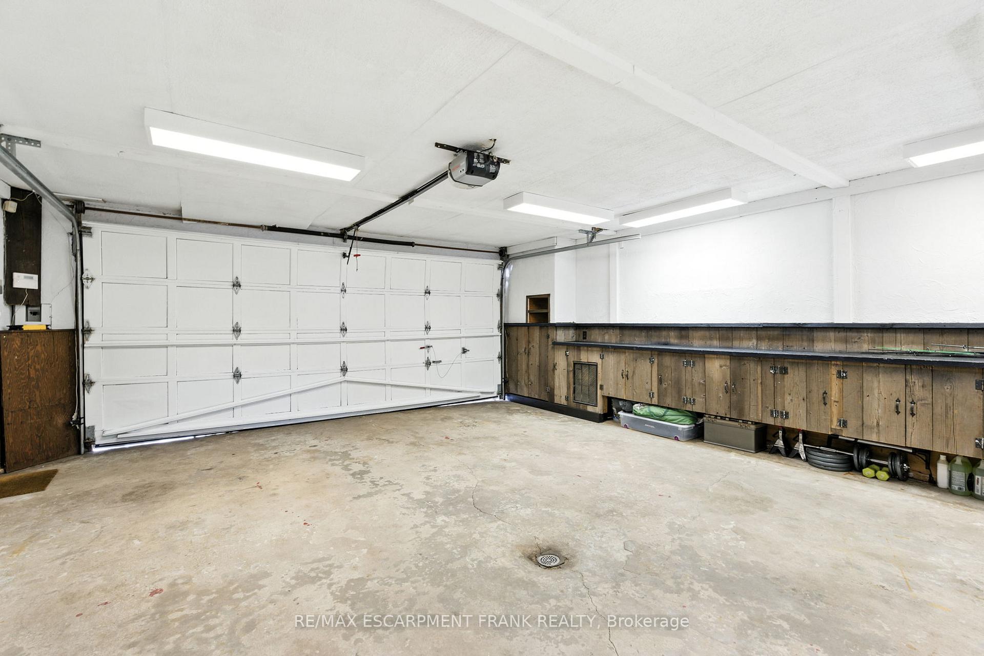 Photo 19 of 64 Vola Court, Hamilton, Centremount — HOMEH