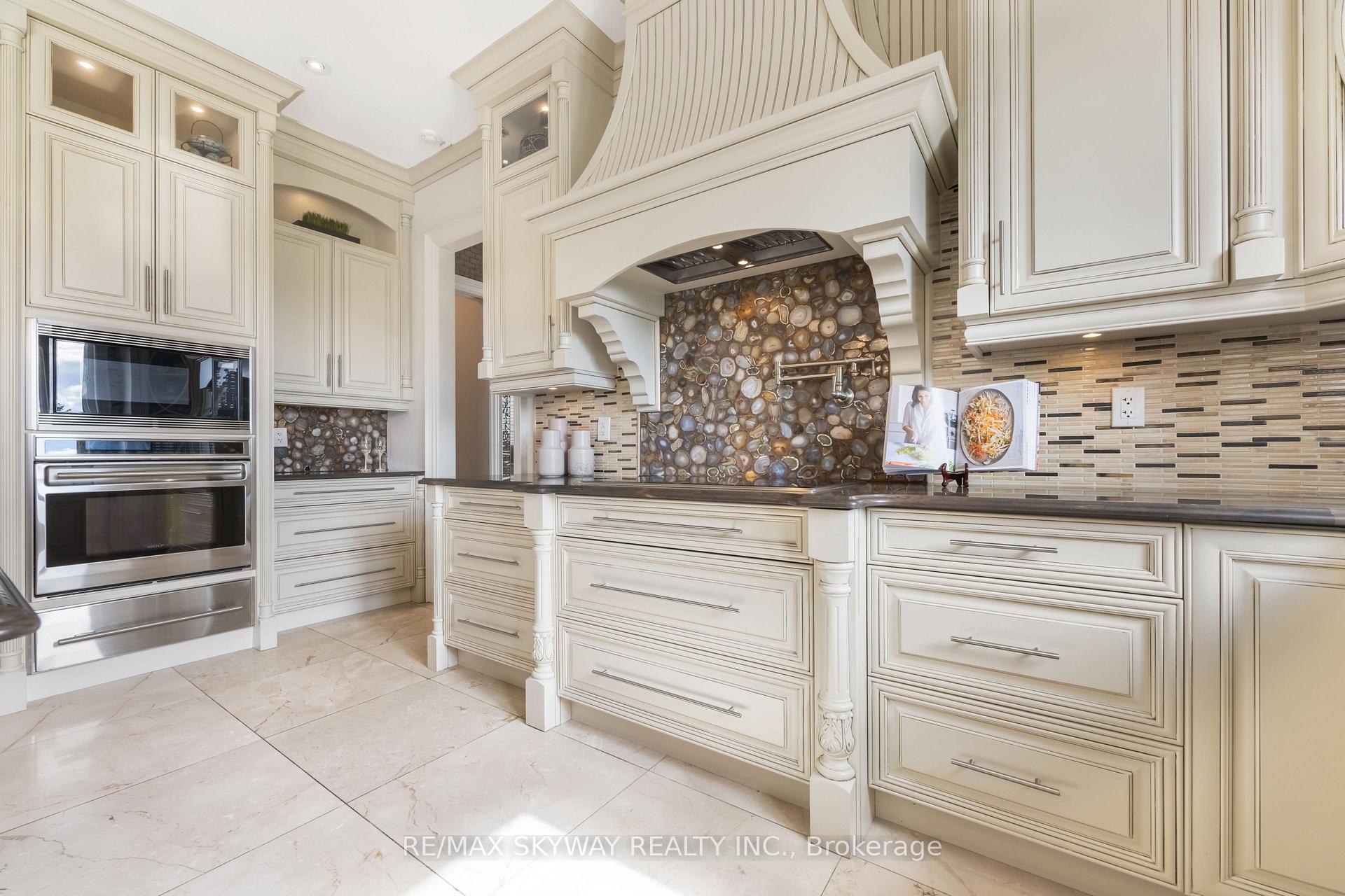 Photo 19 of 25 Everglade Drive, Brampton, Toronto Gore Rural Estate — HOMEH