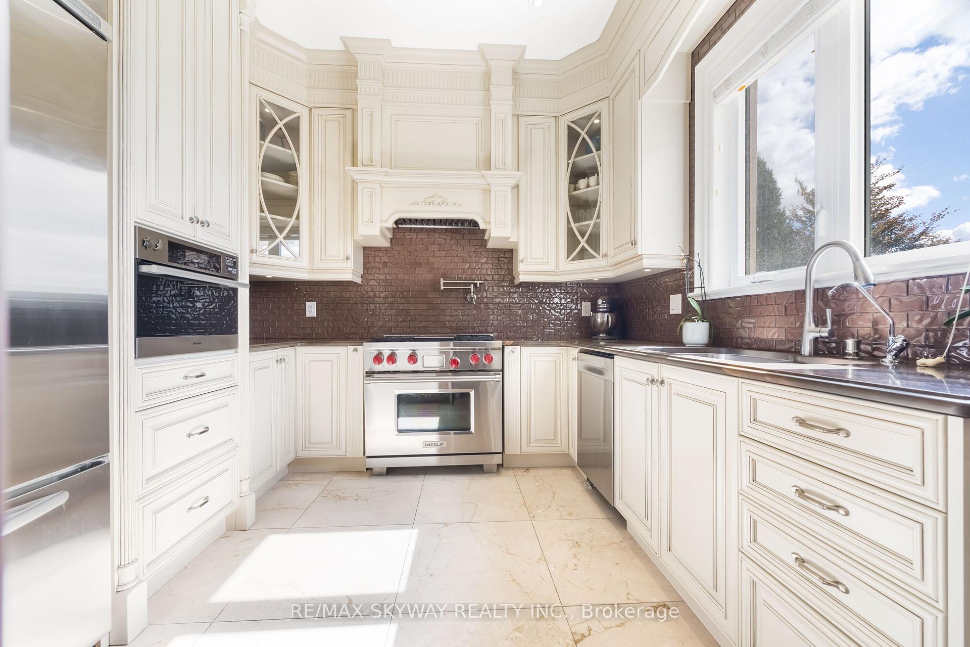 Photo 7 of 25 Everglade Drive, Brampton, Toronto Gore Rural Estate — HOMEH