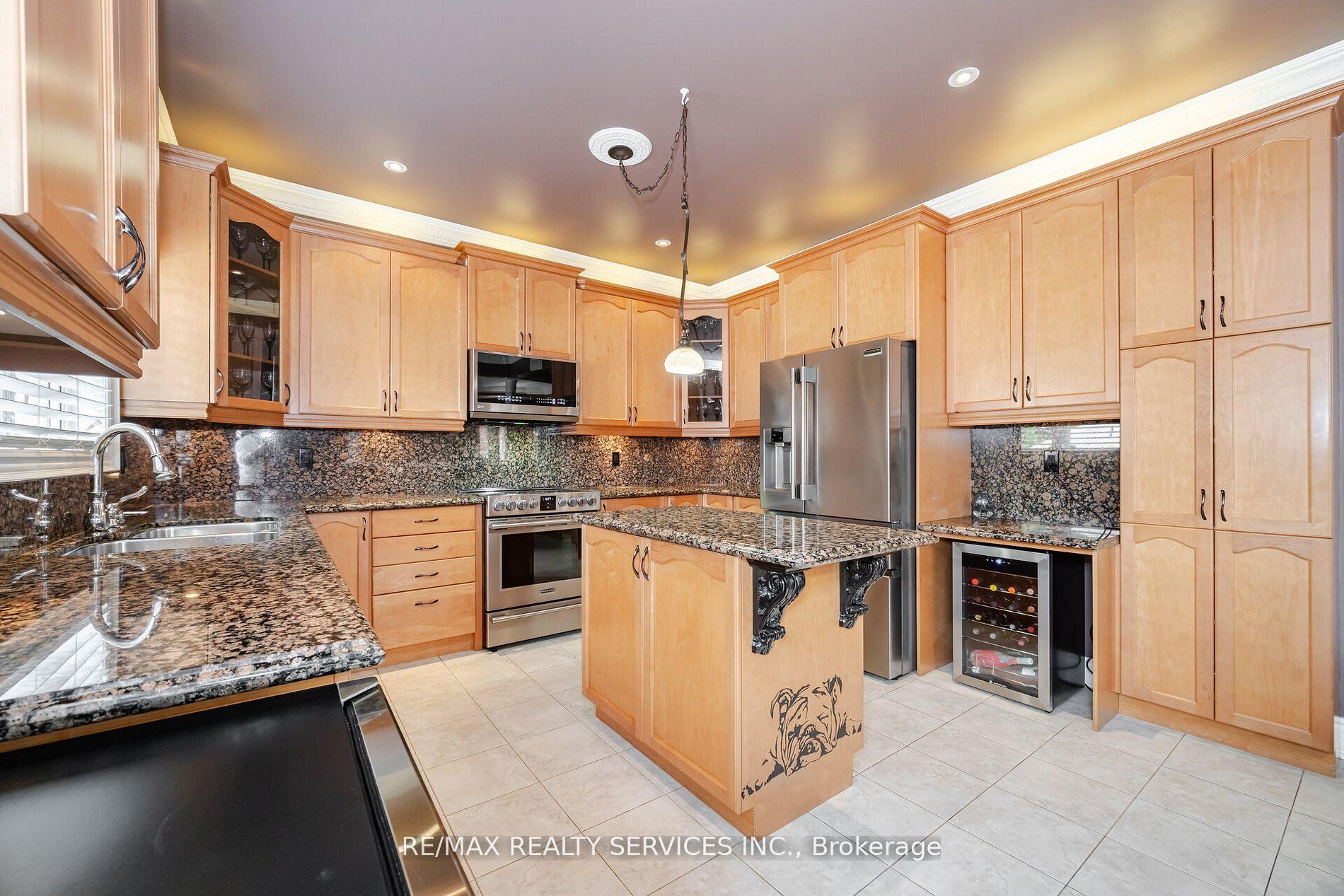 Photo 7 of 6 Hugo Road, Brampton, Vales of Castlemore North — HOMEH
