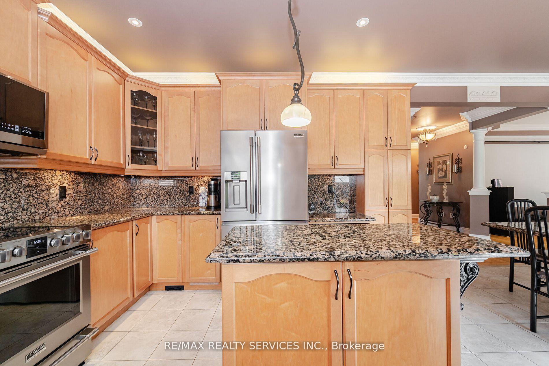 Photo 14 of 6 Hugo Road, Brampton, Vales of Castlemore North — HOMEH