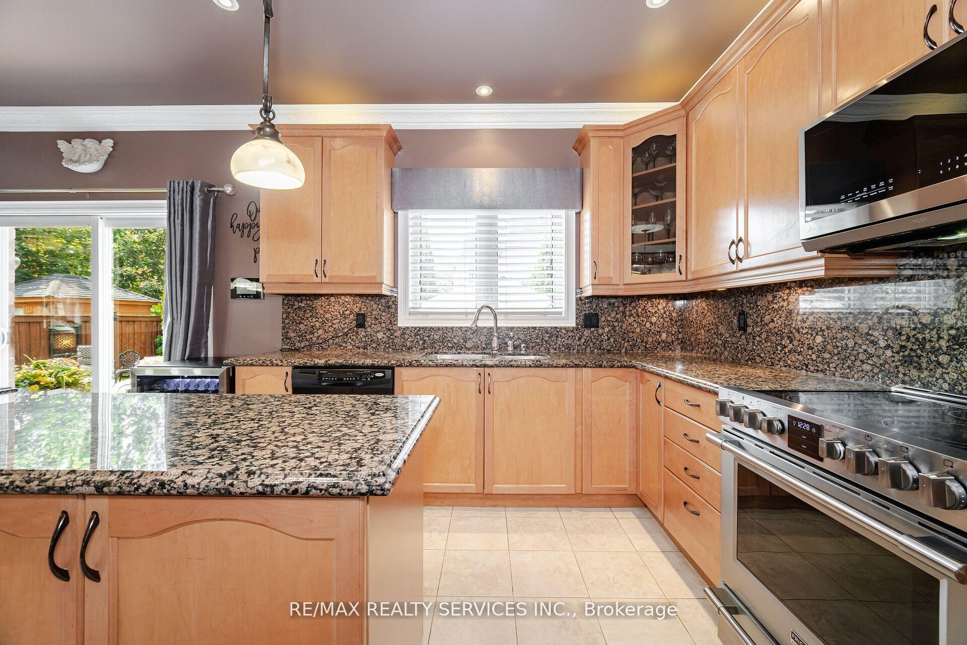 Photo 18 of 6 Hugo Road, Brampton, Vales of Castlemore North — HOMEH