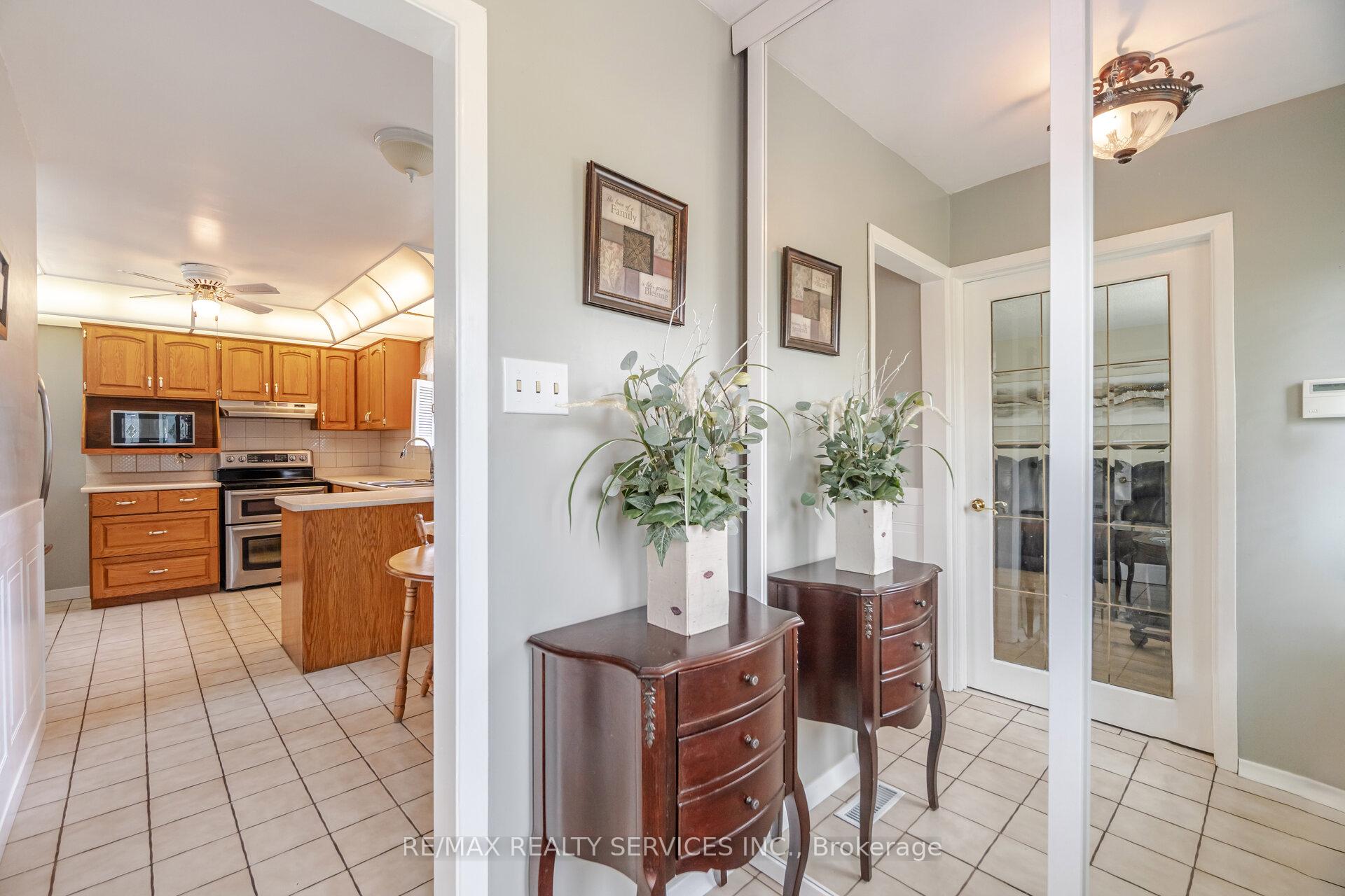 Photo 4 of 10 Gatewood Drive, Brampton, Northgate — HOMEH