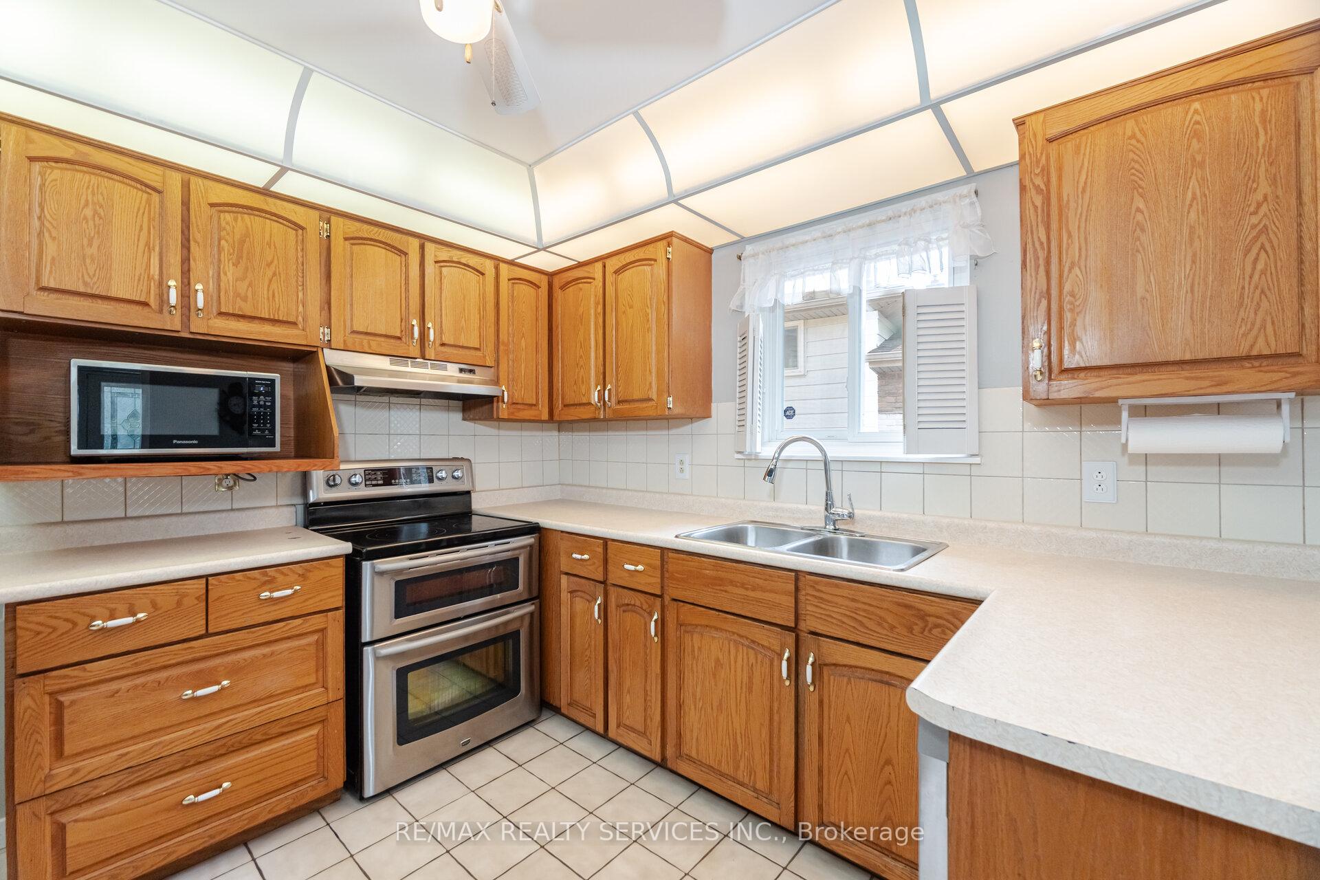 Photo 12 of 10 Gatewood Drive, Brampton, Northgate — HOMEH