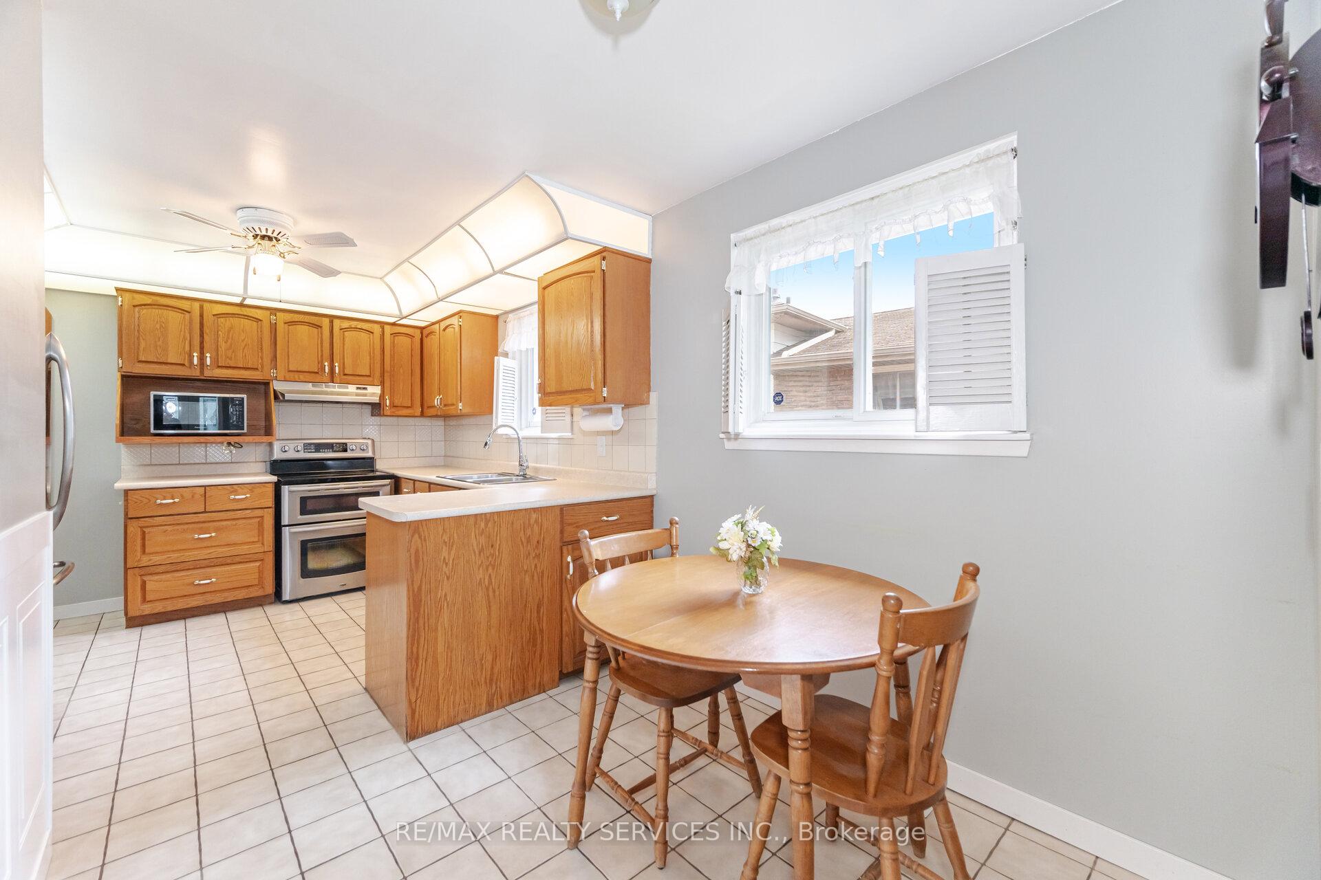 Photo 25 of 10 Gatewood Drive, Brampton, Northgate — HOMEH