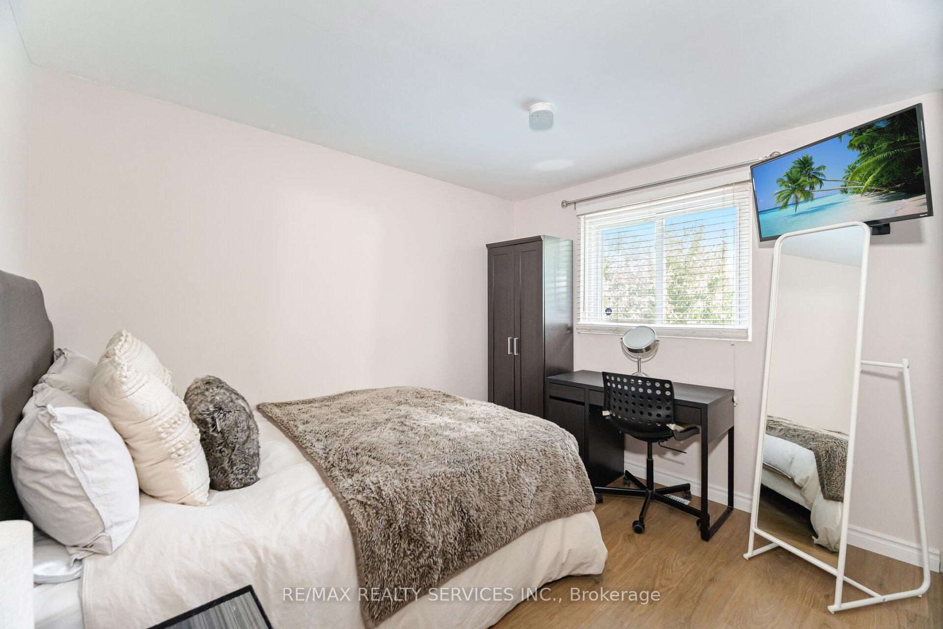 Photo 17 of 10 Gatewood Drive, Brampton, Northgate — HOMEH
