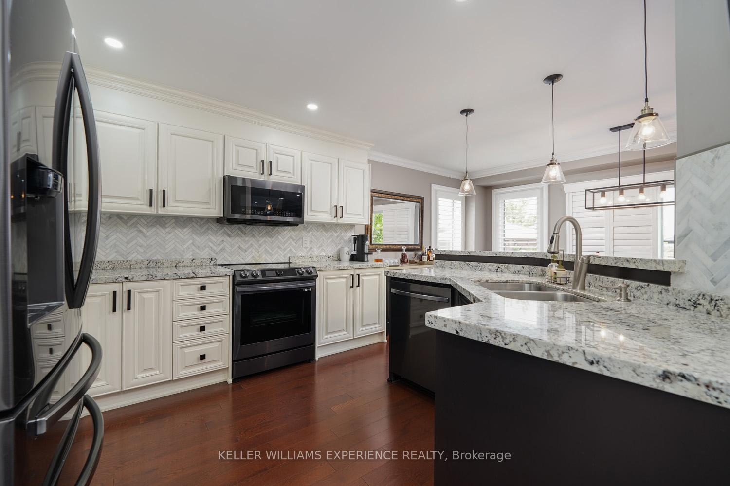 Photo 9 of 91 succession Crescent, Barrie, Innis-Shore — HOMEH
