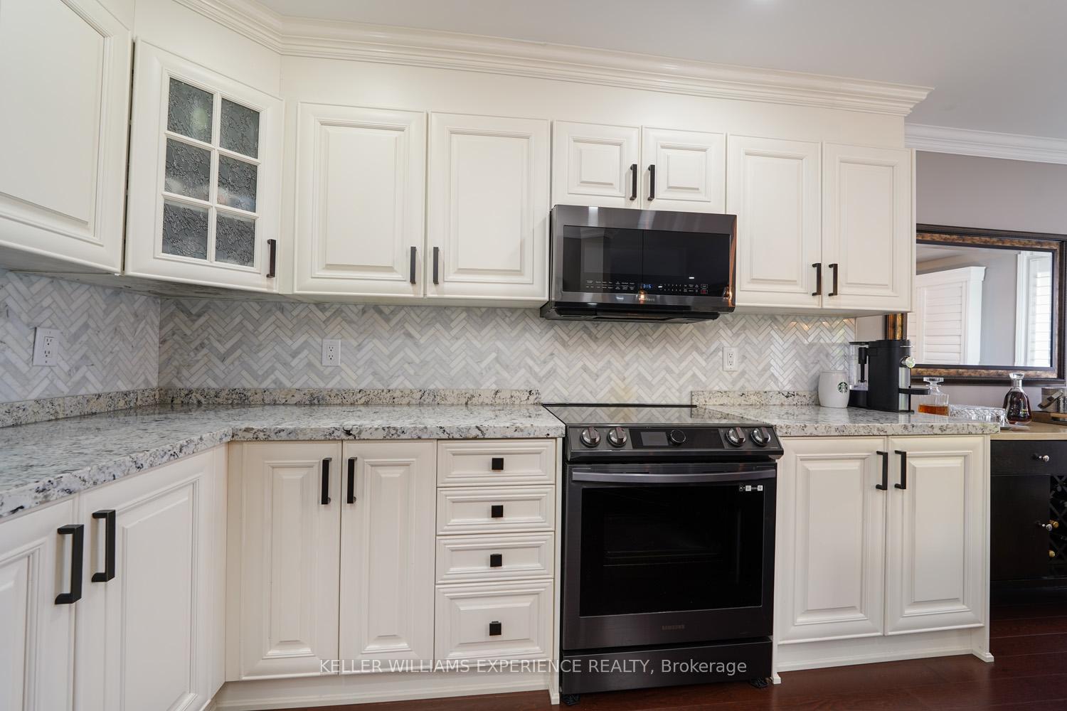 Photo 11 of 91 succession Crescent, Barrie, Innis-Shore — HOMEH