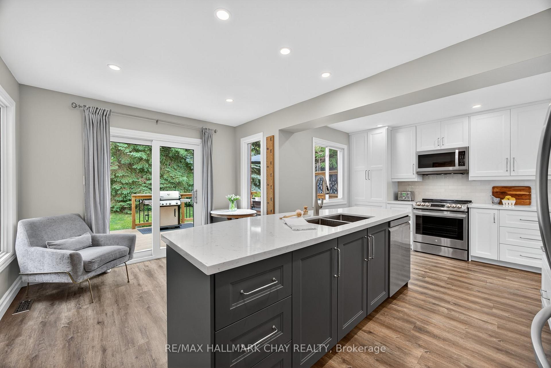 Photo 5 of 9 Gosney Crescent, Barrie, Painswick North — HOMEH