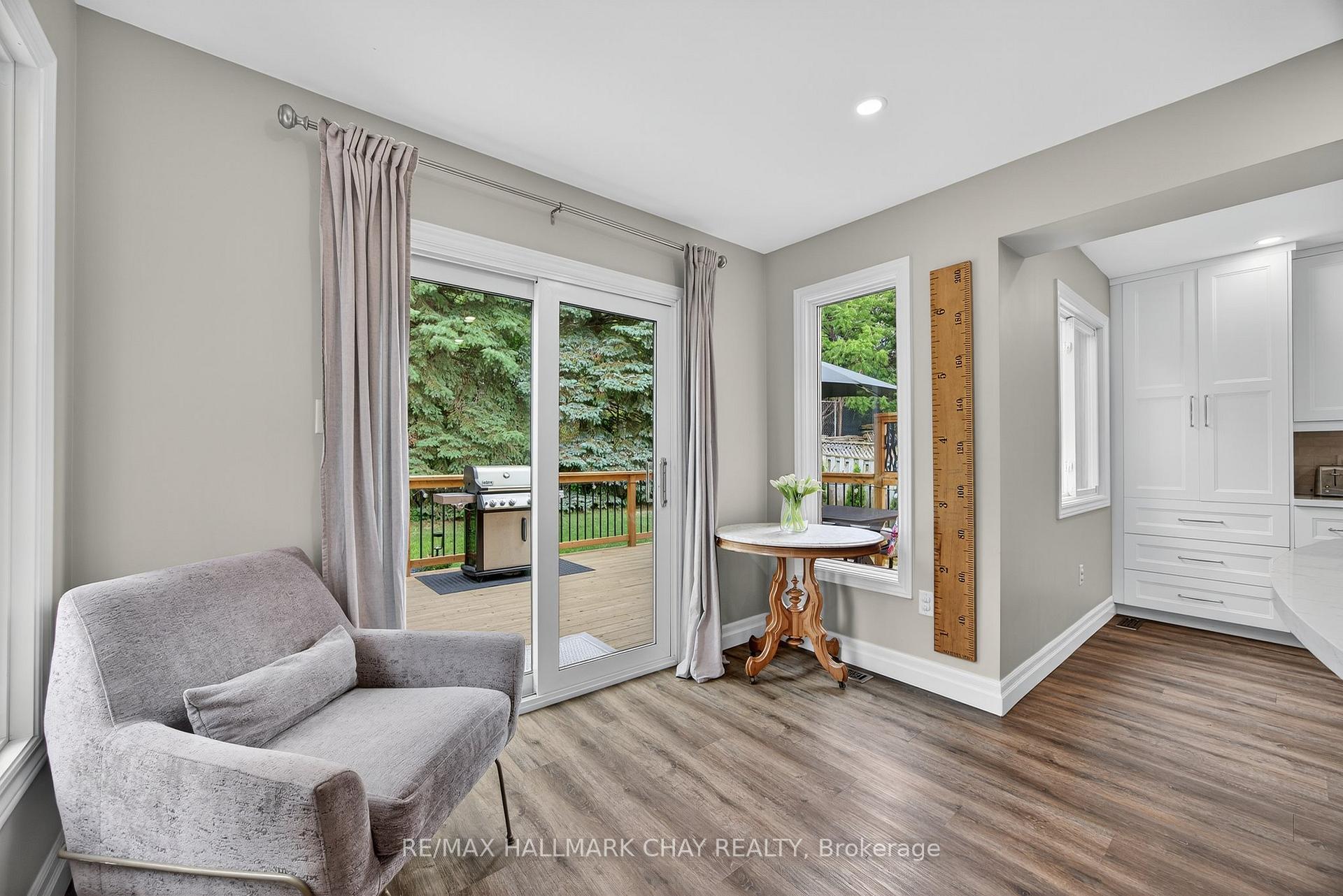Photo 4 of 9 Gosney Crescent, Barrie, Painswick North — HOMEH