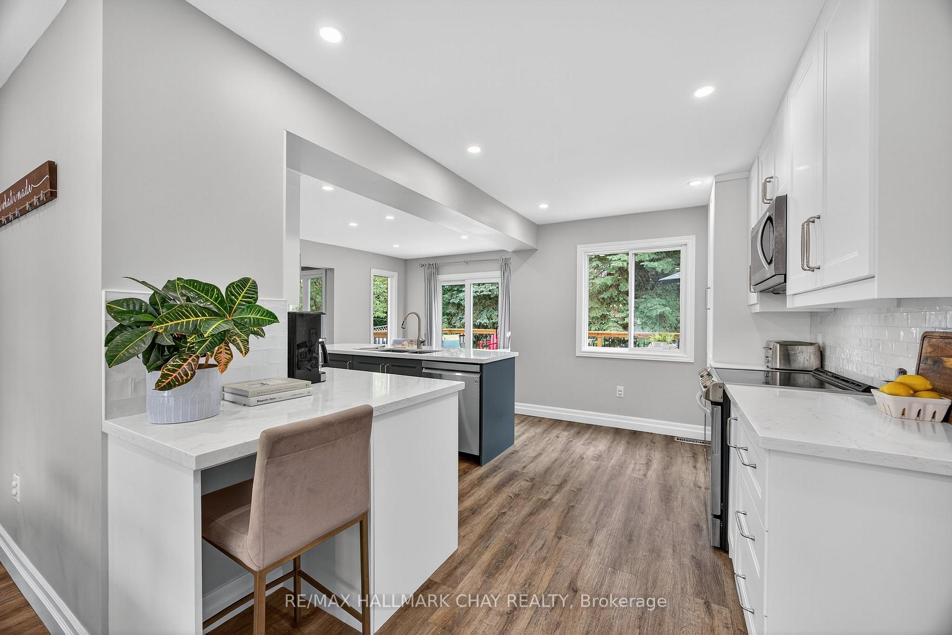 Photo 6 of 9 Gosney Crescent, Barrie, Painswick North — HOMEH
