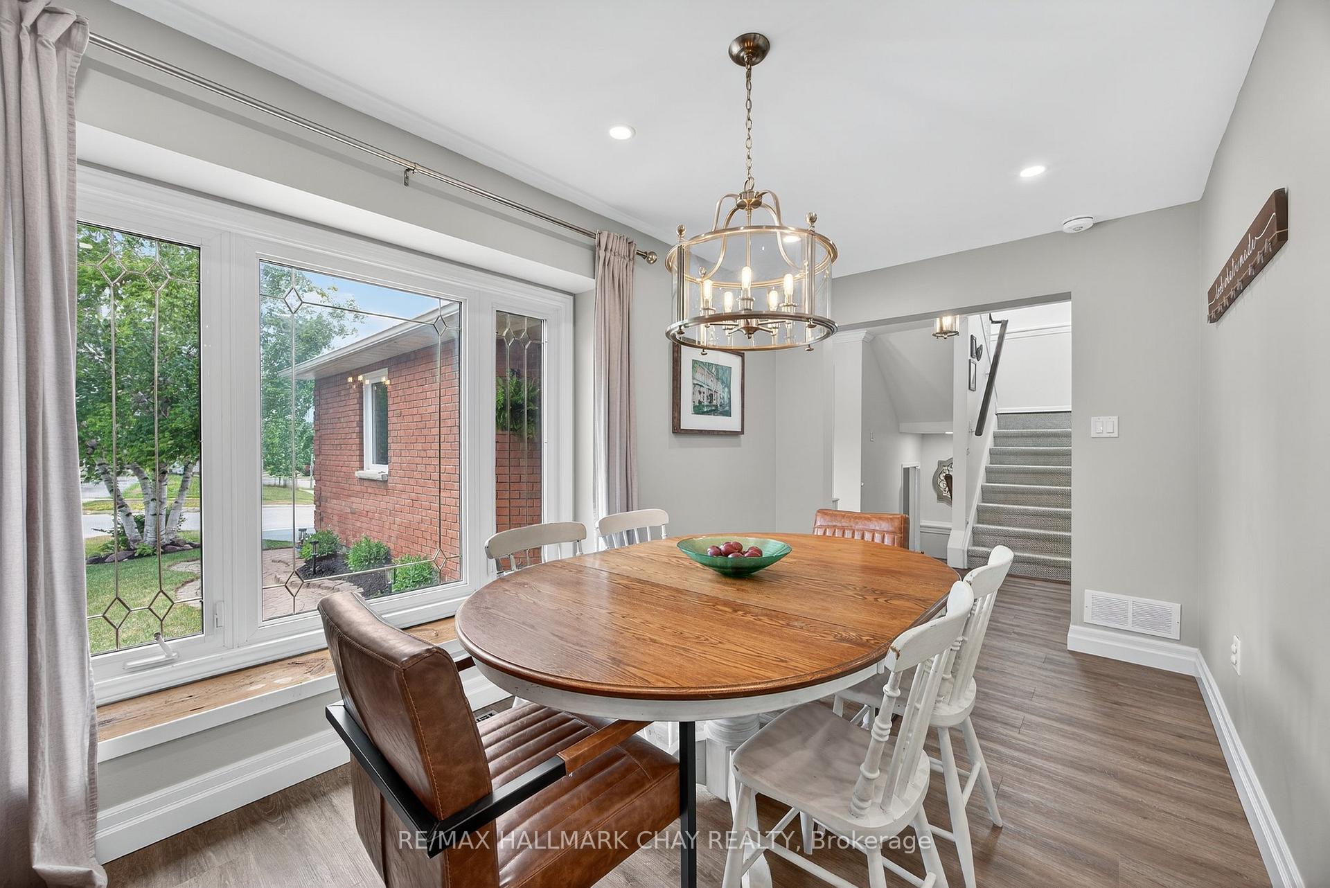 Photo 7 of 9 Gosney Crescent, Barrie, Painswick North — HOMEH