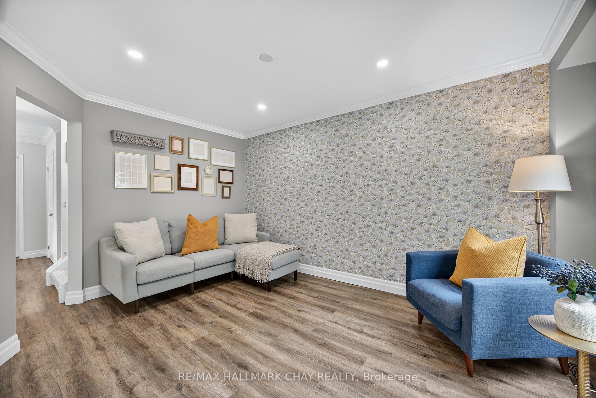 Photo 8 of 9 Gosney Crescent, Barrie, Painswick North — HOMEH