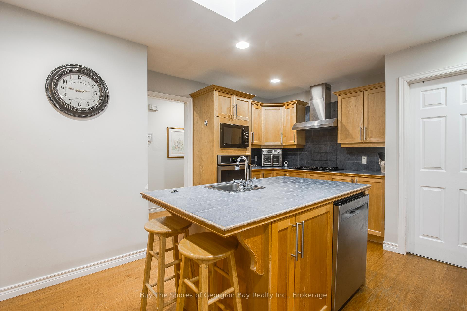 Photo 7 of 34 Pineshore Crescent E, Tiny, Rural Tiny — HOMEH